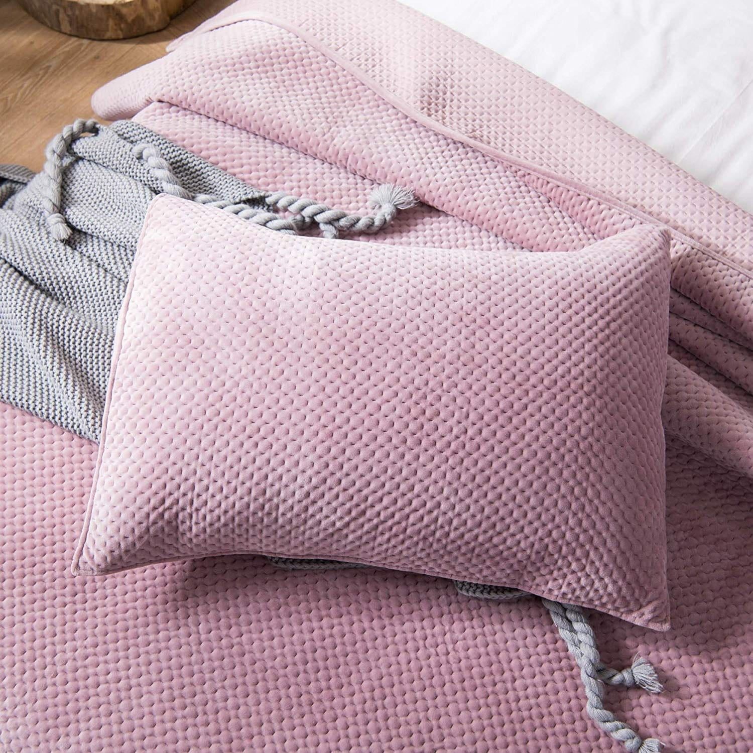 Kasentex  All Season Plush Poly Velvet Lavish Design Quilt Set Soft and Warm Machine Washable Coverlet Rose Queen