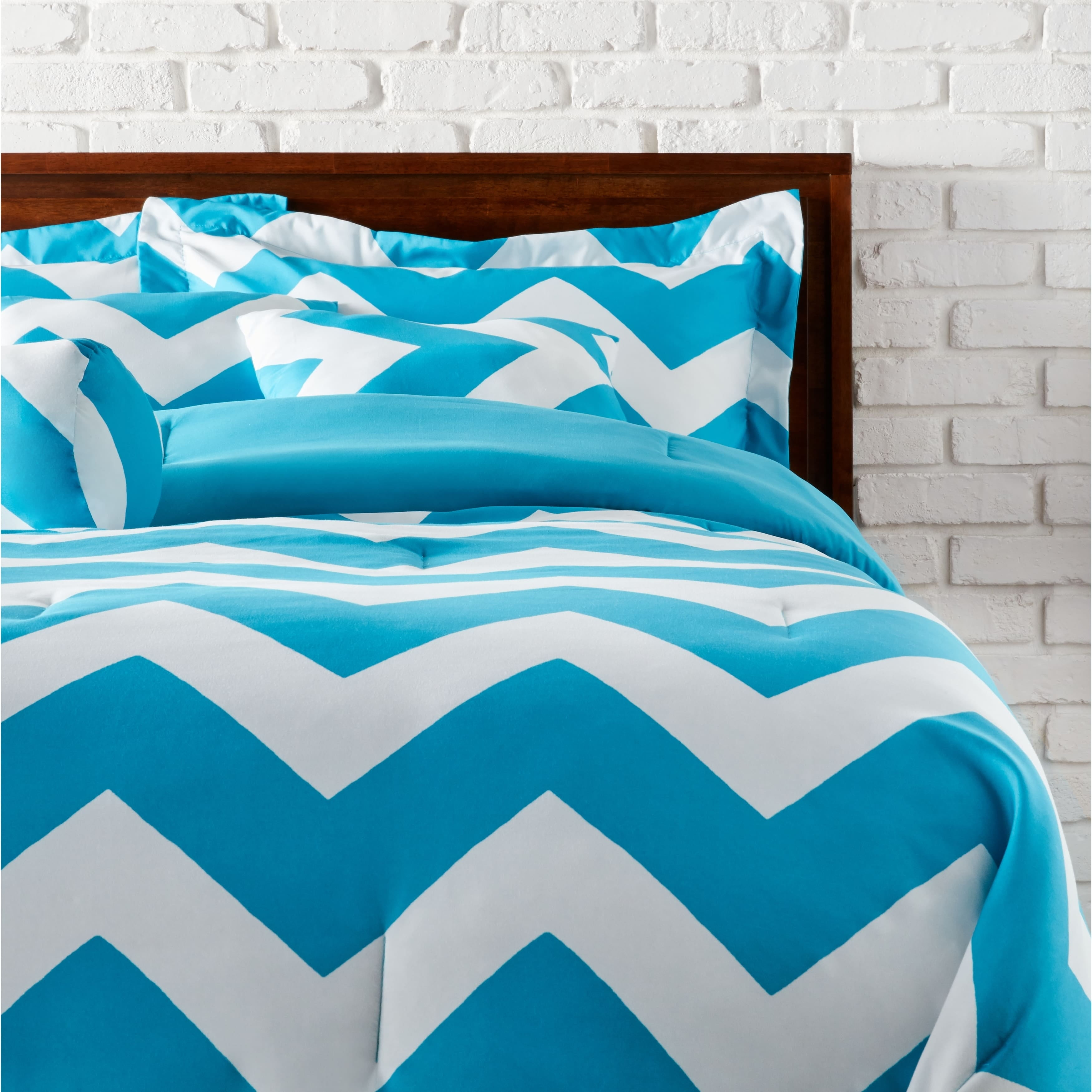 Basics Chevron / Zig Zag Comforter Set