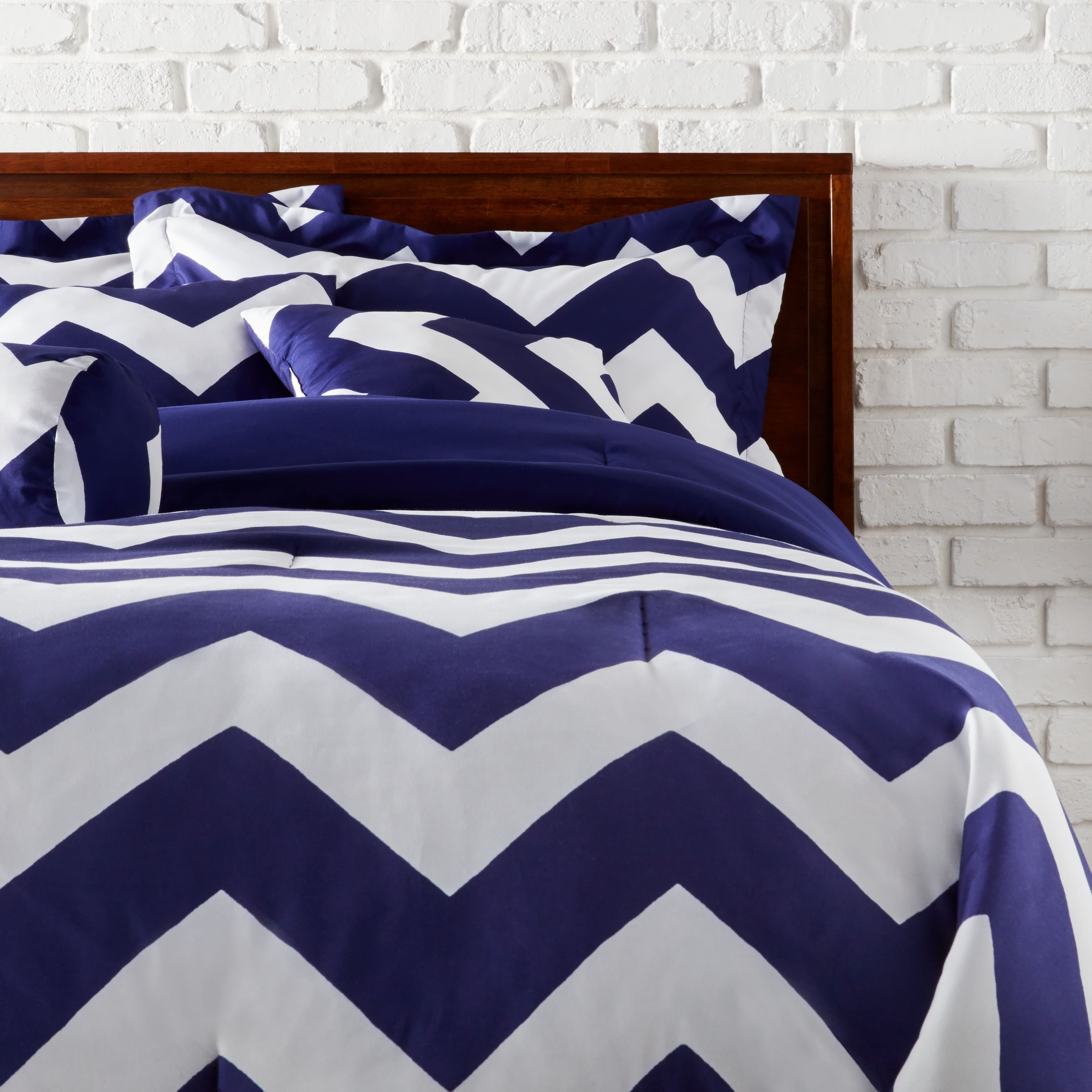 LCM Home Fashions Basics Chevron / Zig Zag Comforter Set