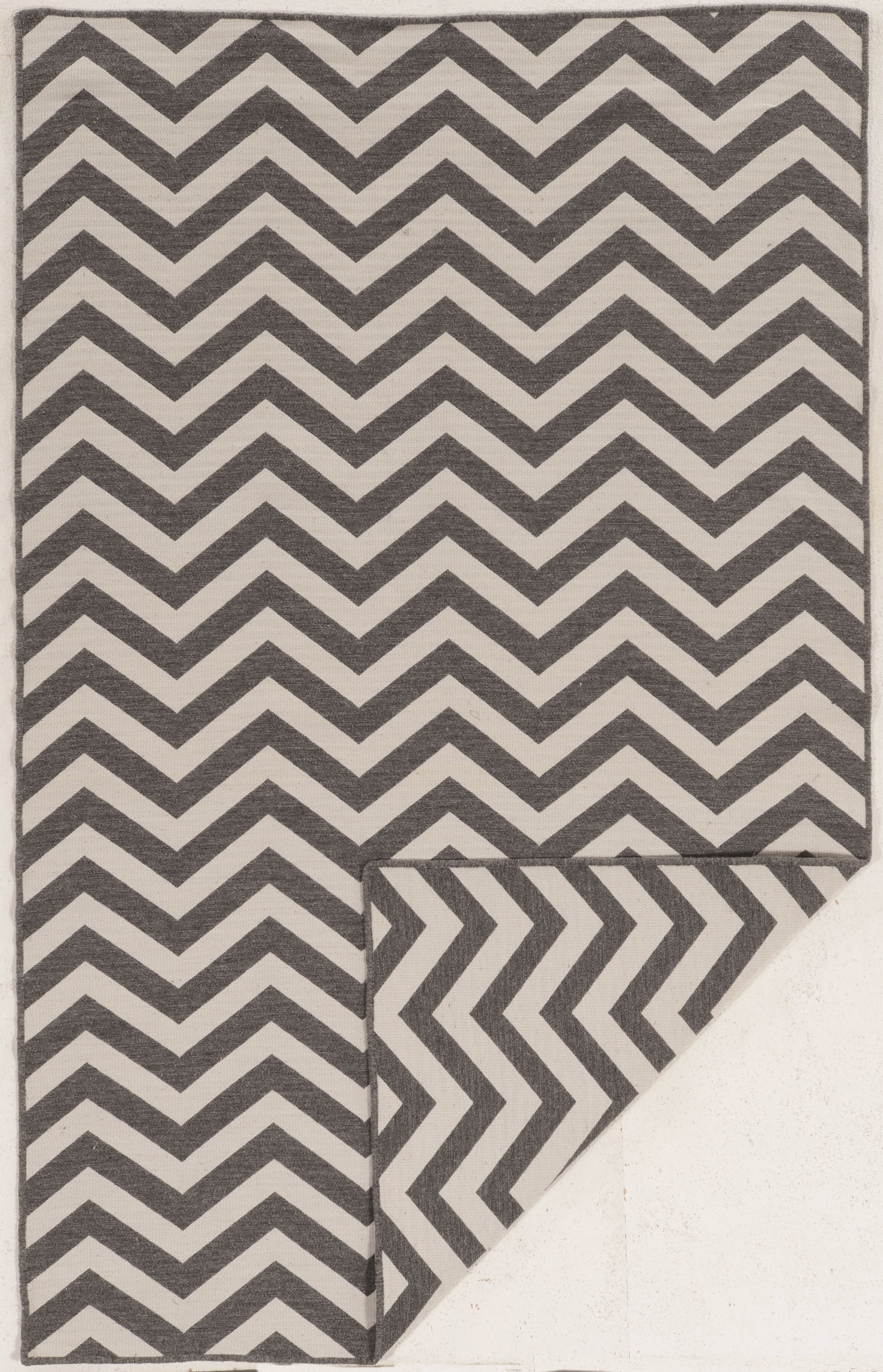 Linon Salonika Chevron Reversible Woven Wool 5'x8' Rug in Gray