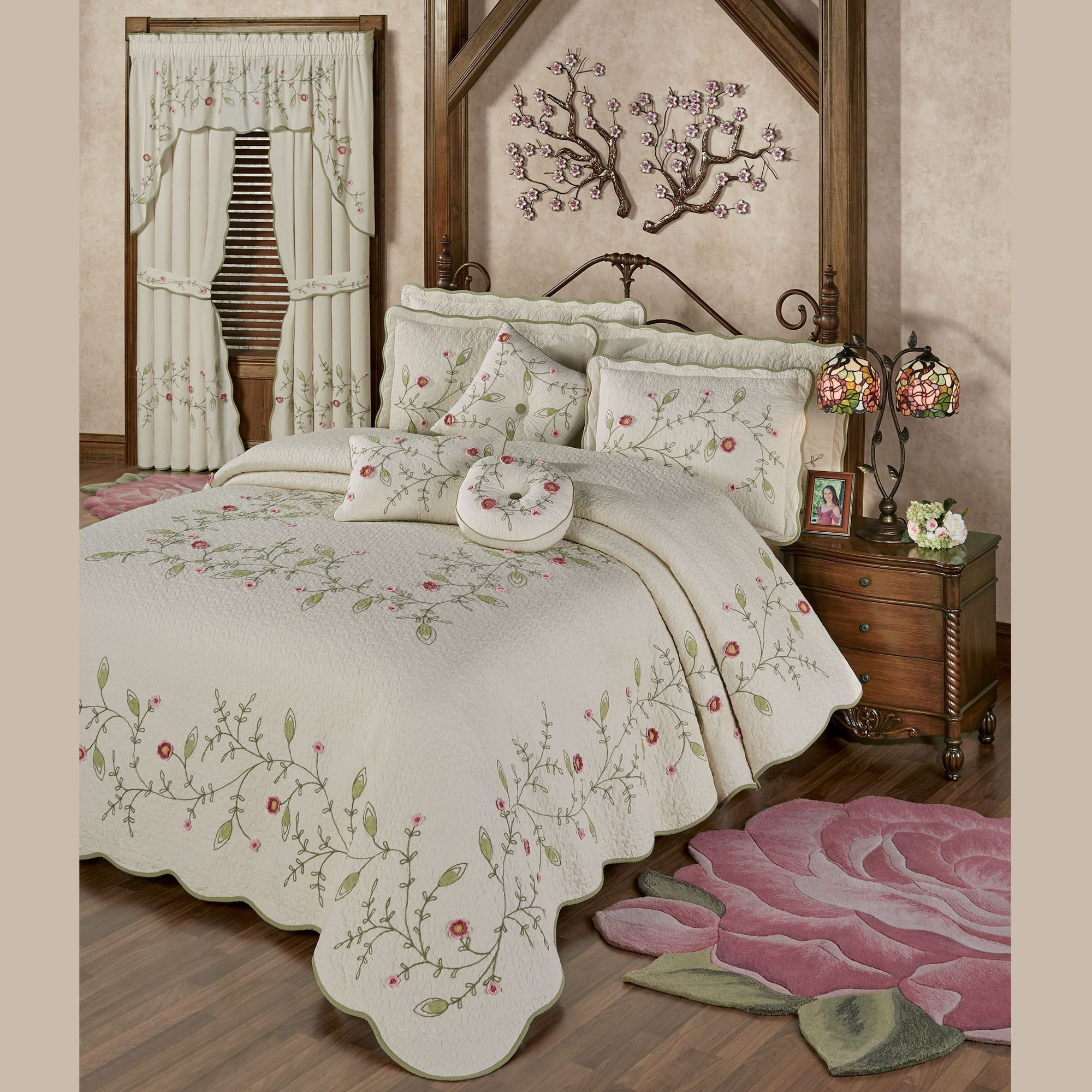 Touch of Class Country Off White Floral Crochet Stitch Cotton Quilted Bedspread, King