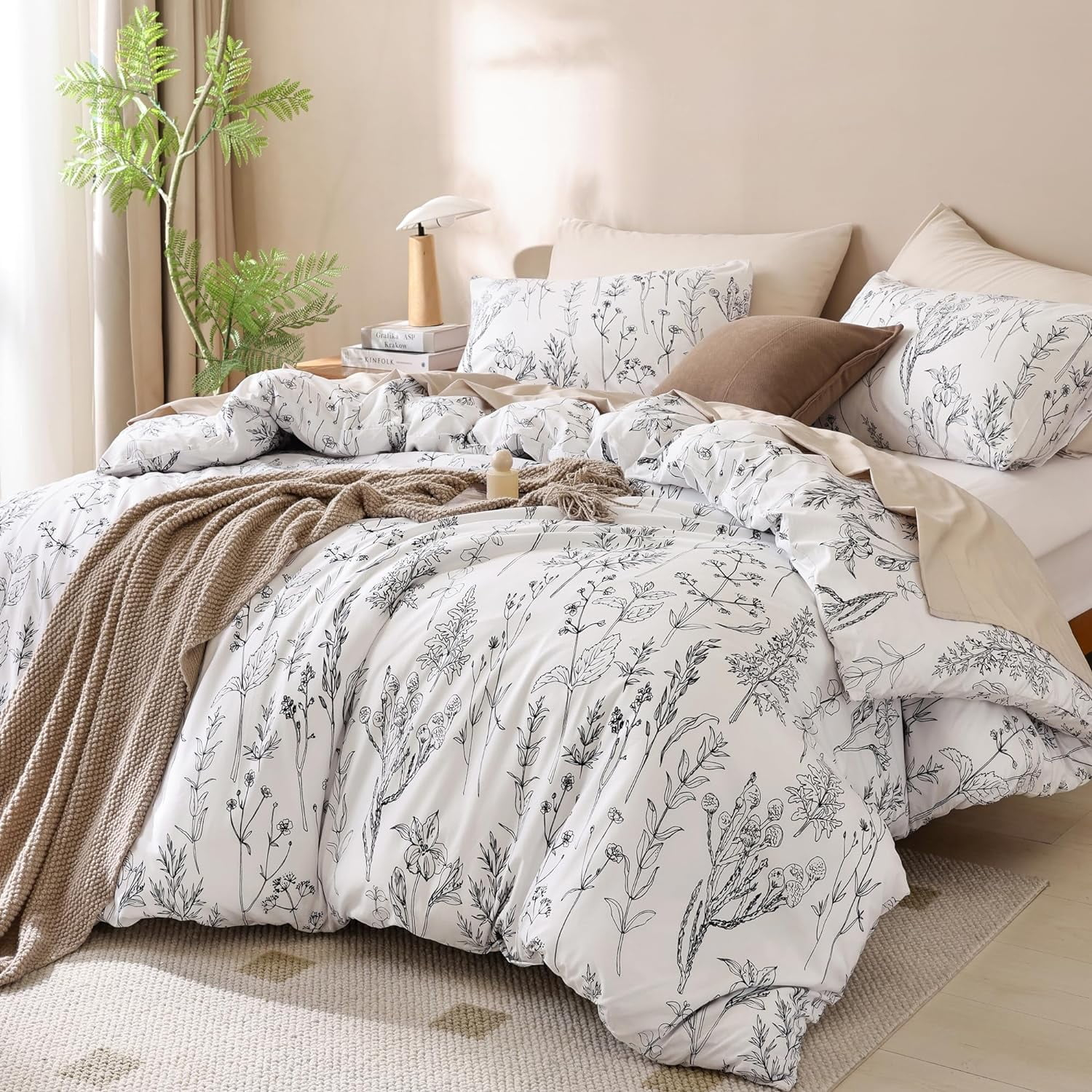 Queen Comforter Set - Floral Comforters Queen Size, White Comforter, 3 Pieces, 1 Comforter (90"x90") & 2 Pillow Cases (20"x26"), White