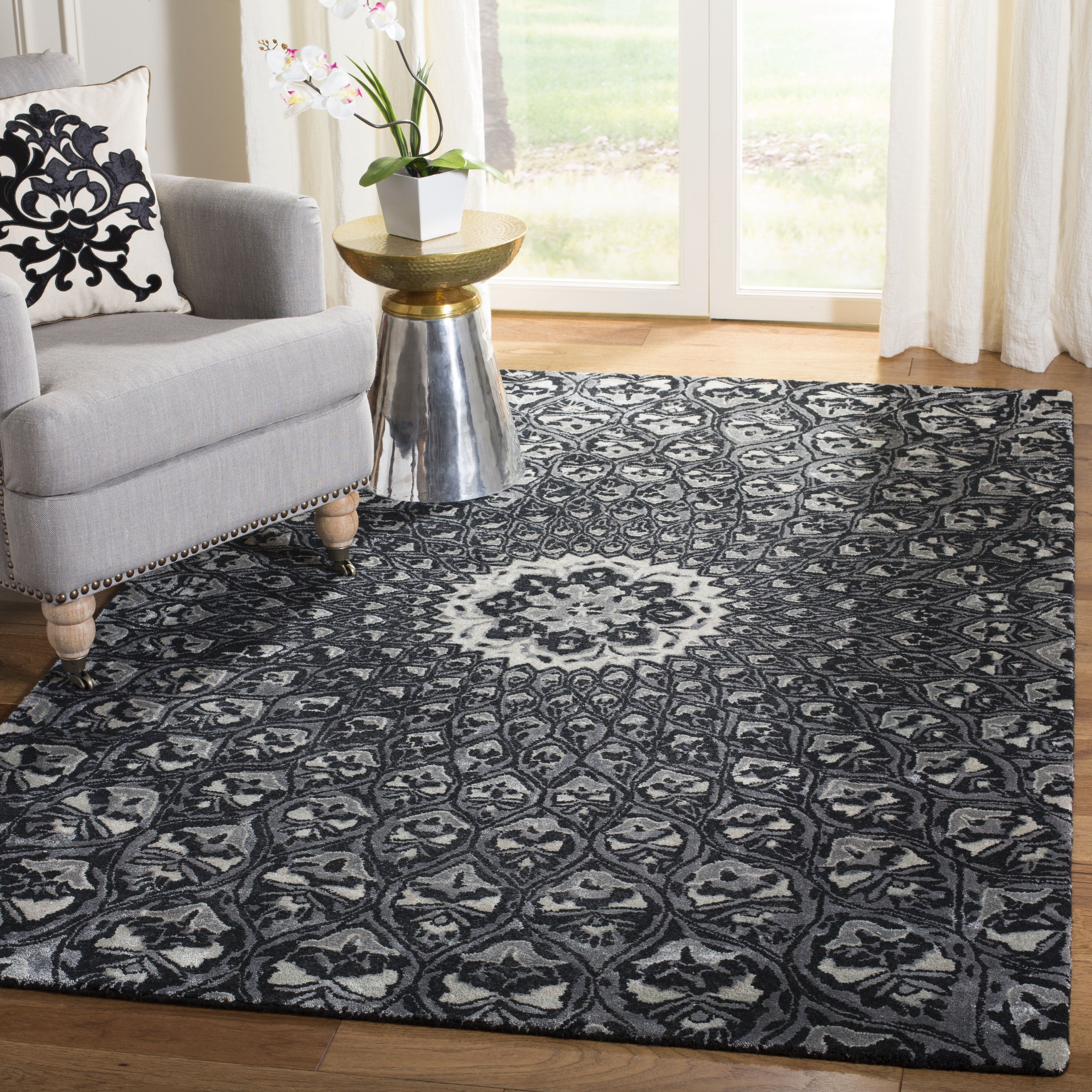 Safavieh  Handmade Allure Lila Modern Floral Wool Rug Ivory/Black 5' x 8' 5' x 8'