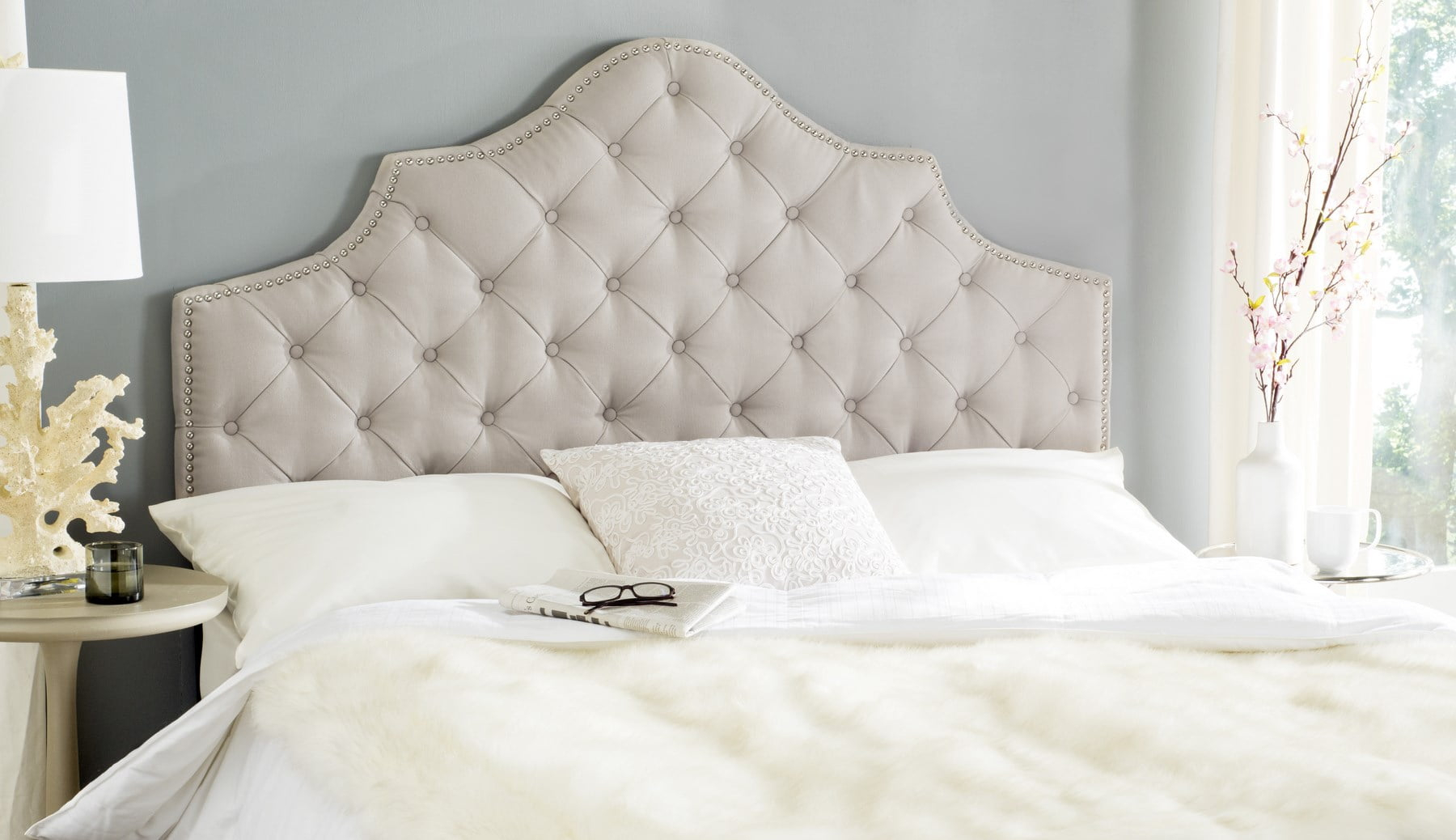SAFAVIEH Arebelle Rustic Glam Tufted Headboard with Nail Heads, Queen, Taupe