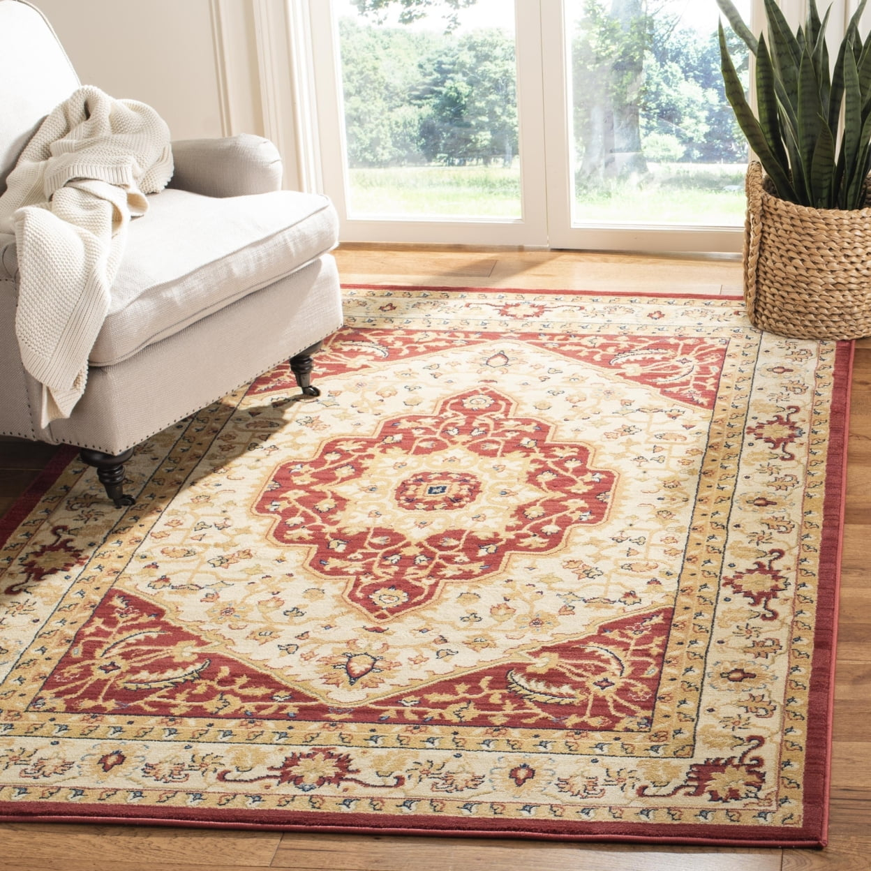 SAFAVIEH Austin Anrai Traditional Area Rug, Cream/Red, 5'3" x 7'6"