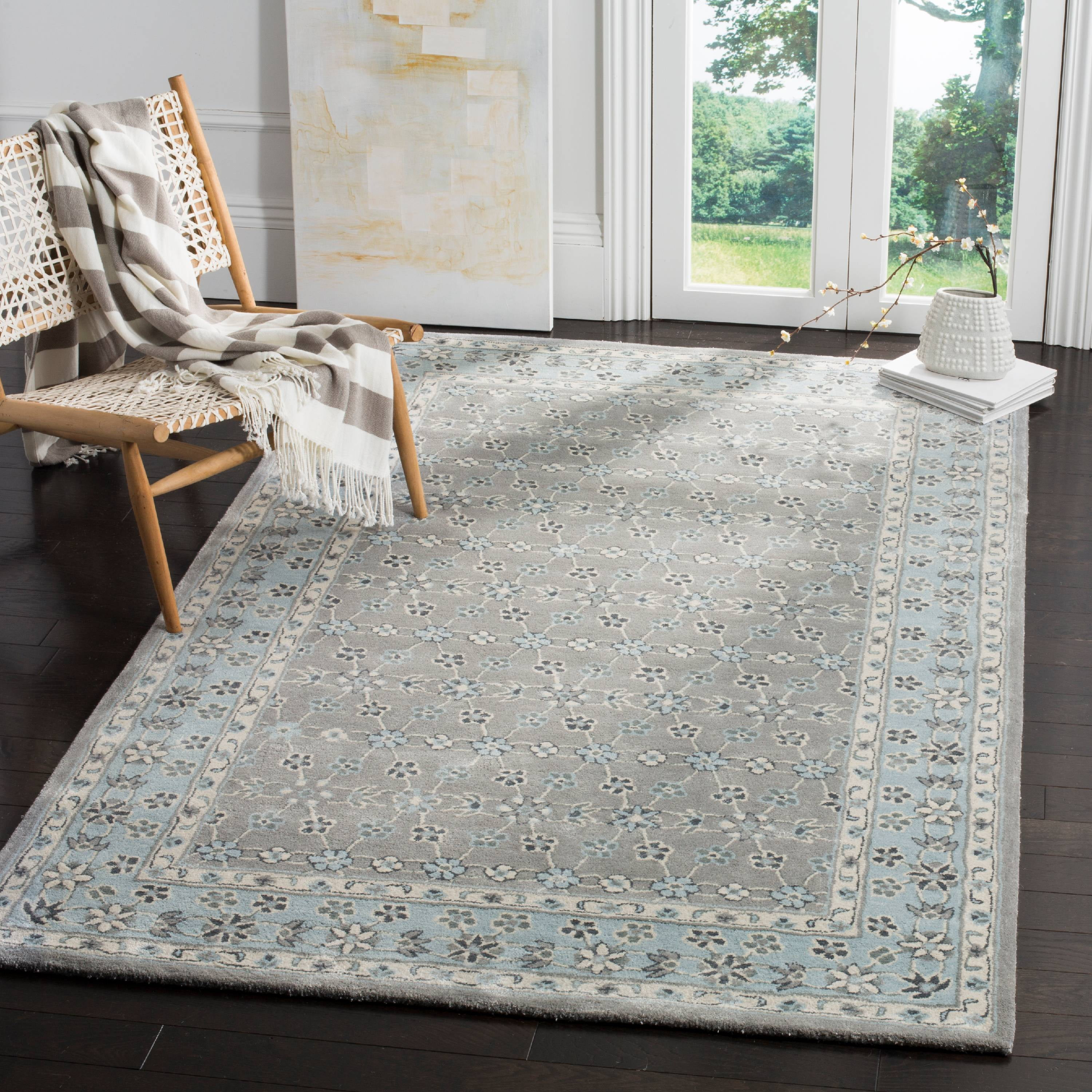 SAFAVIEH Bella Ridley Traditional Floral Wool Area Rug, Silver/Light Blue, 6' x 9'