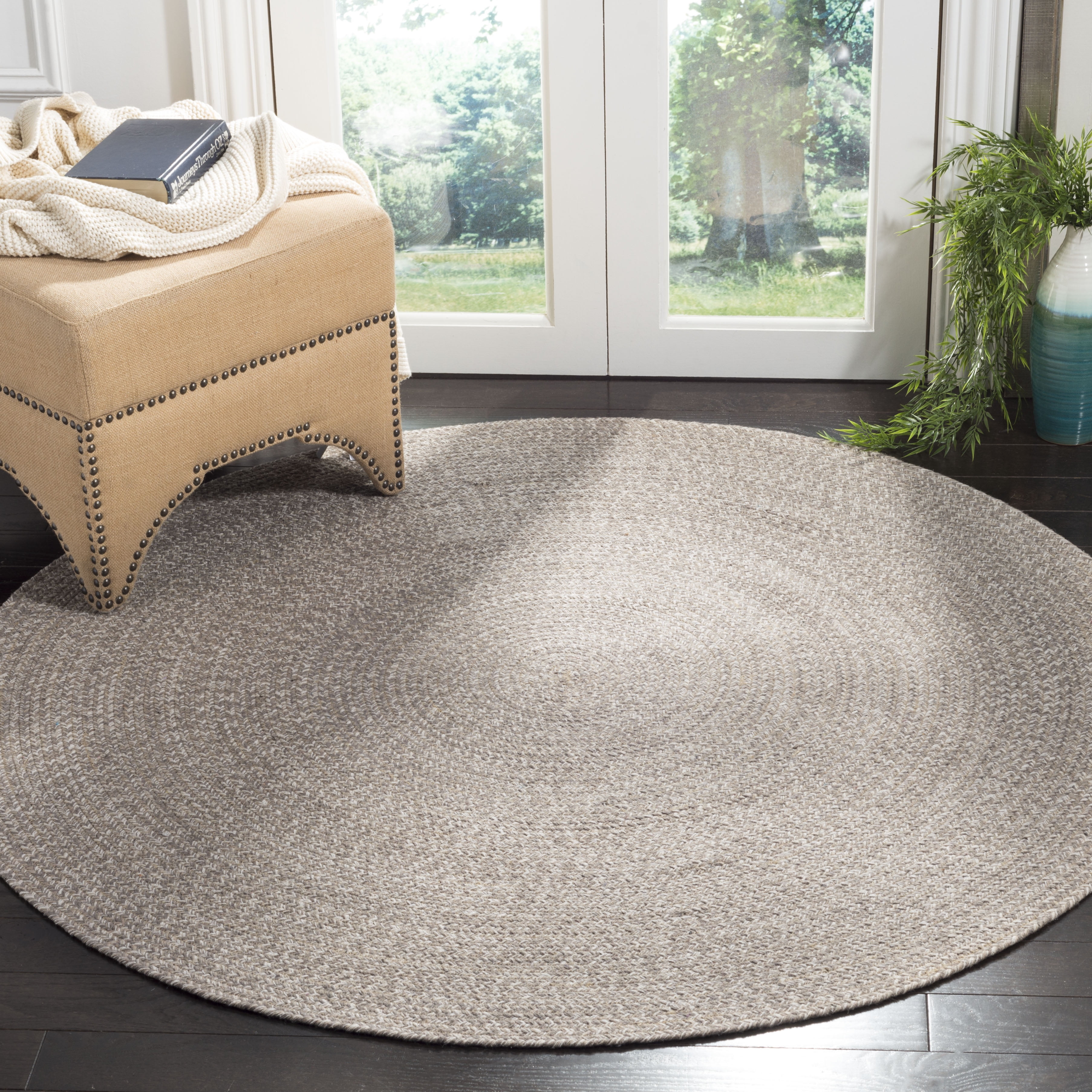 Braided BRD256 Hand Woven Indoor Area Rug - Ivory/Beige - 6' Round - Safavieh