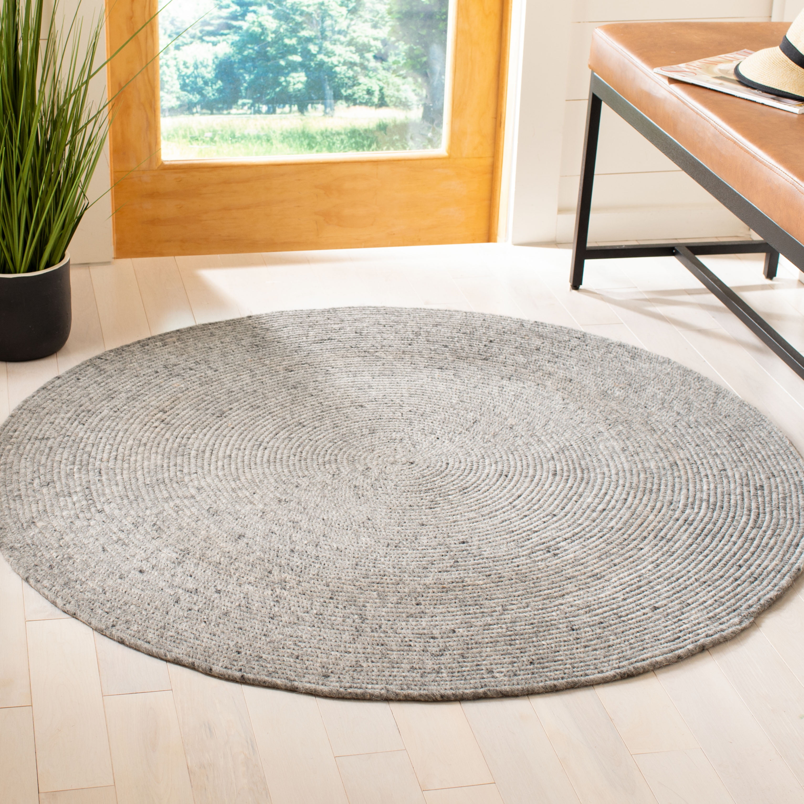 Braided BRD901 Hand Woven Indoor Area Rug - Grey - 4' Round - Safavieh