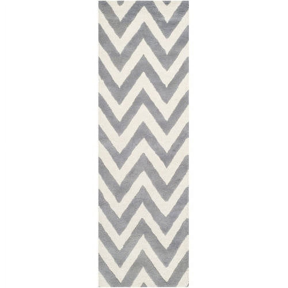 SAFAVIEH Cambridge Kaitlyn Zig Zag Stripes Wool Runner Rug, Silver/Ivory, 2'6" x 10'