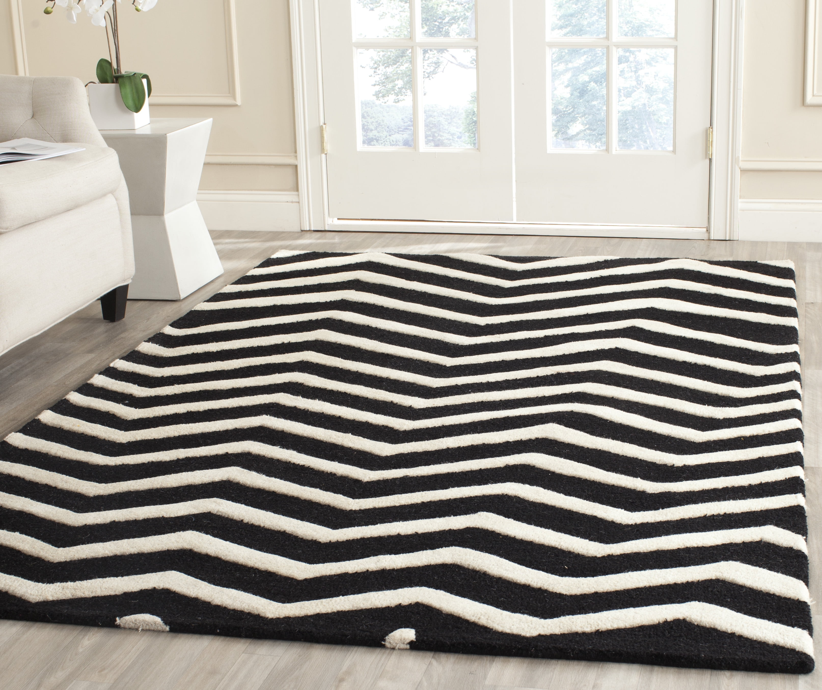 Cambridge CAM714 Tufted Indoor Area Rug - Black/Ivory - 6'x6' - Safavieh