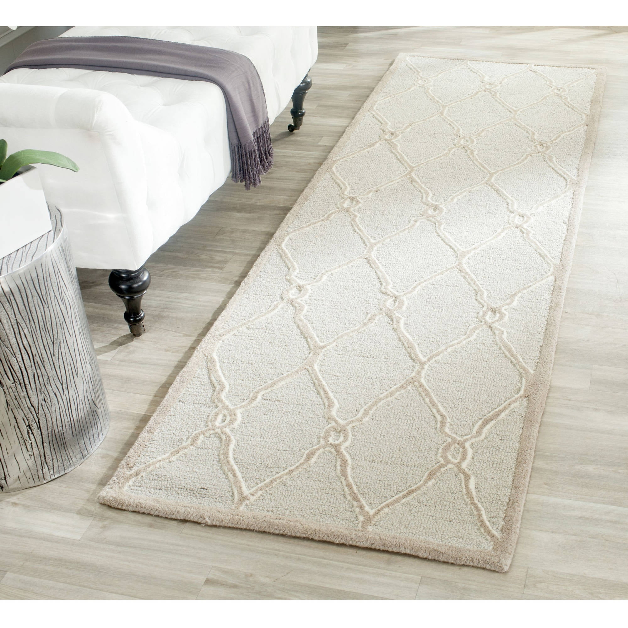 SAFAVIEH Cambridge Selwyn Geometric Wool Runner Rug, Light Grey/Ivory, 2'6" x 8'