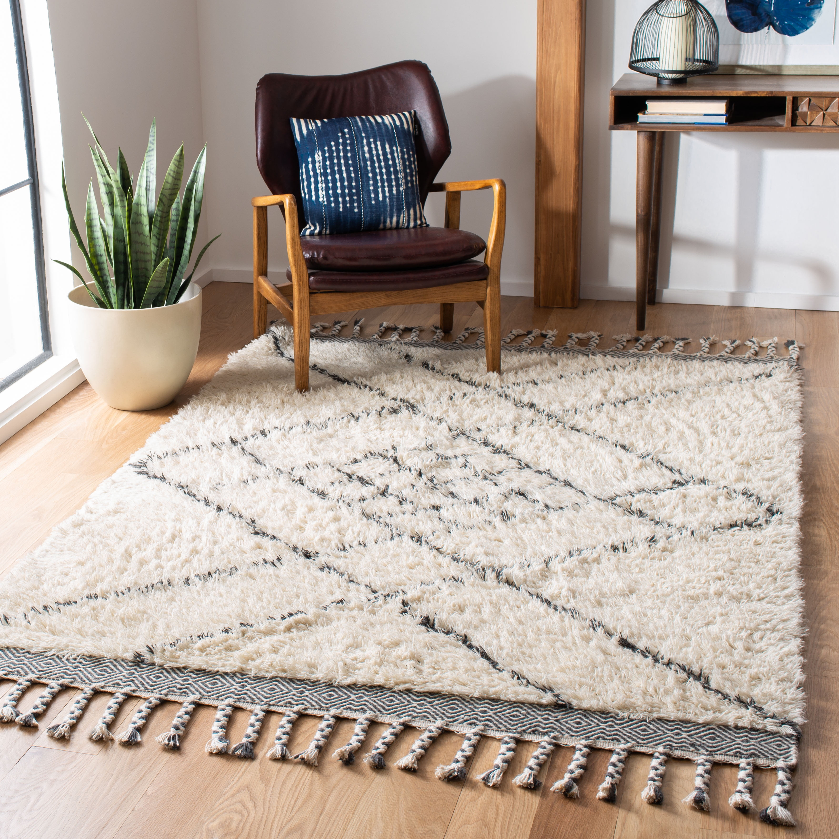 SAFAVIEH Casablanca Clayton Geometric Wool Shag Area Rug, Ivory/Charcoal, 5' x 8'