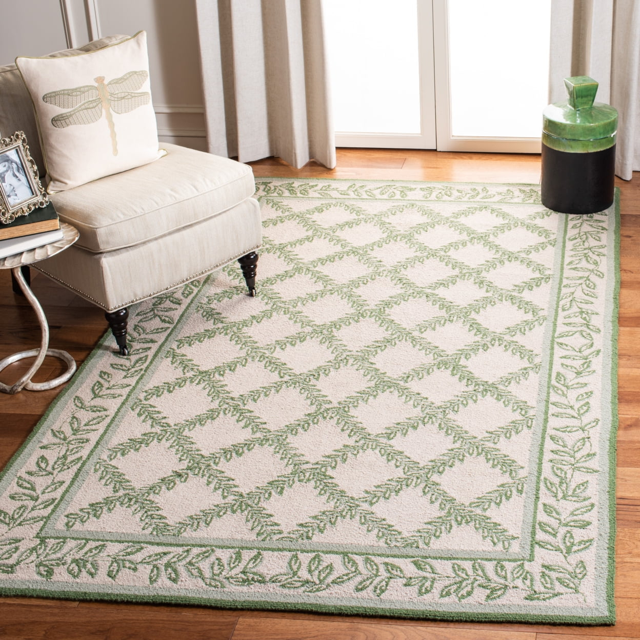 SAFAVIEH Chelsea Alecia Geometric Borders Wool Area Rug, Ivory/Light Green, 4'6"x6'6" Oval