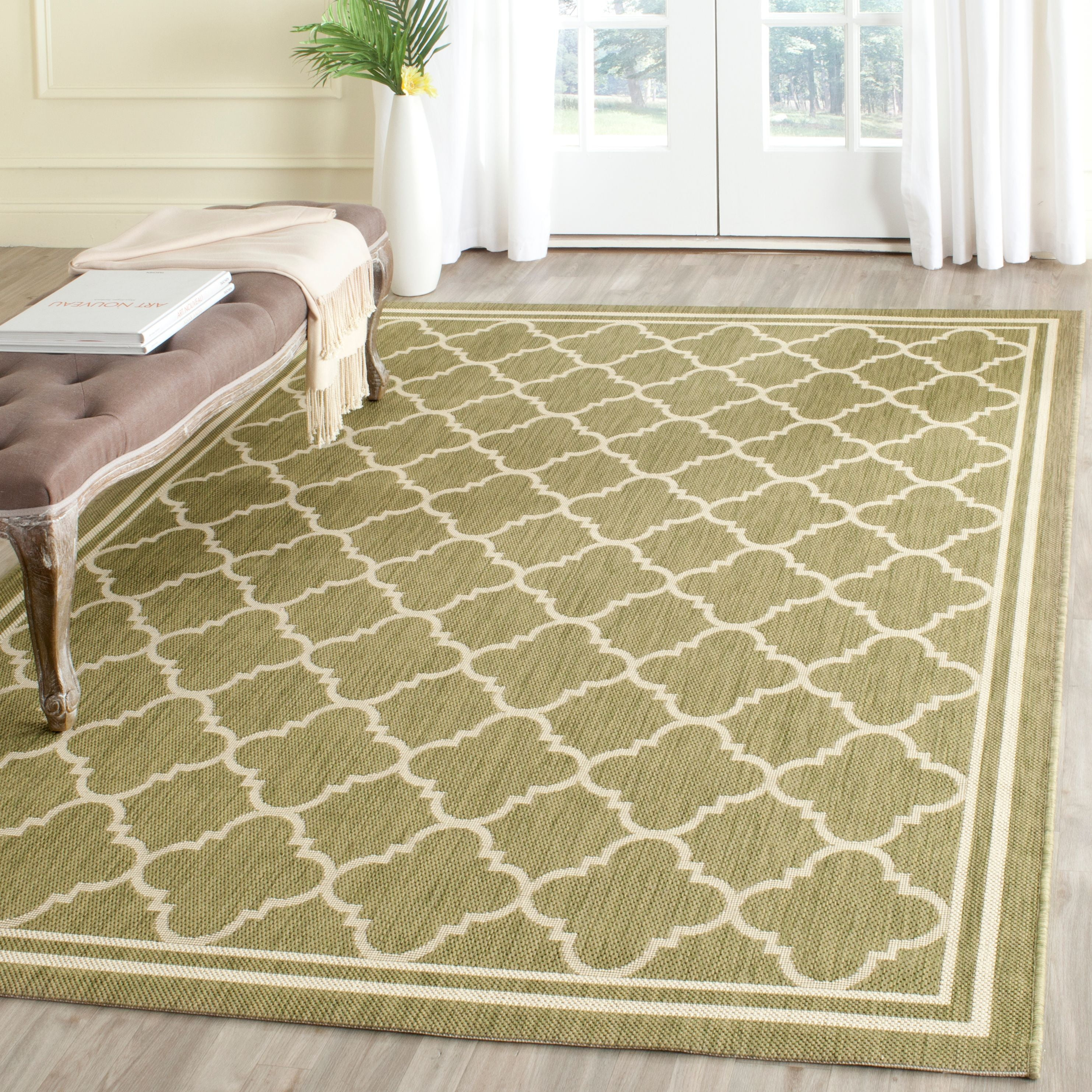 SAFAVIEH Courtyard Alina Geometric Quatrefoil Indoor/Outdoor Area Rug, Green/Beige, 7'10" x 7'10" Square