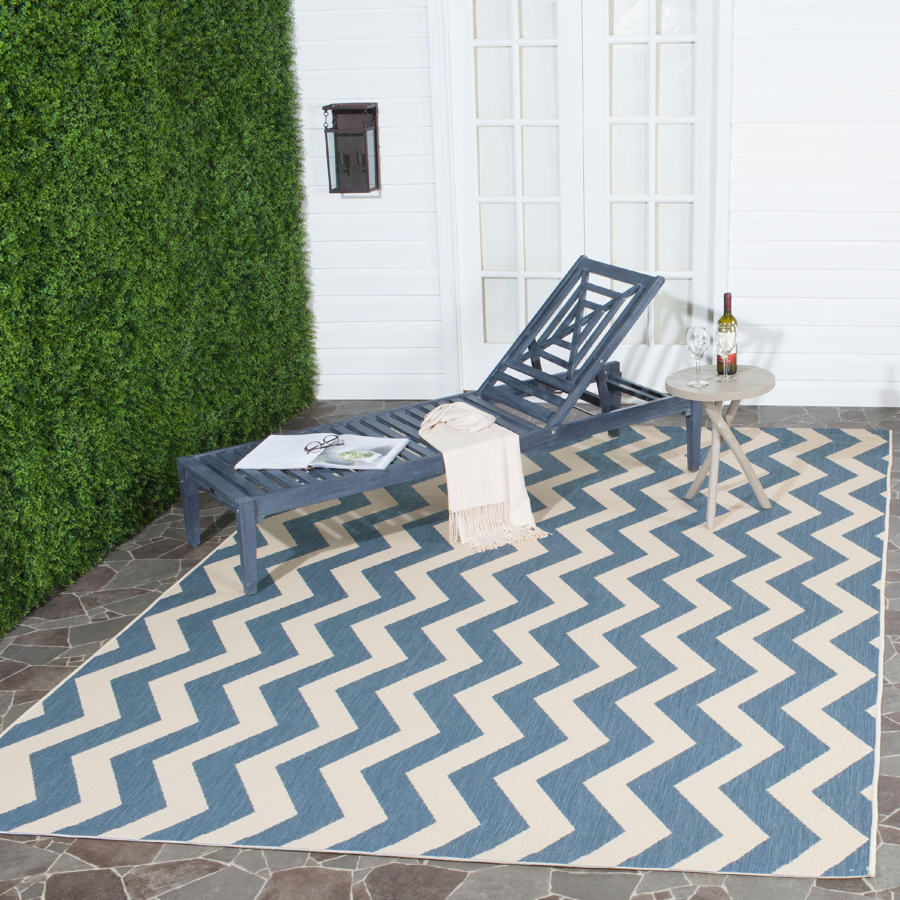 SAFAVIEH Courtyard Ayden Chevron Indoor/Outdoor Area Rug, 4' x 4' Square, Blue/Beige