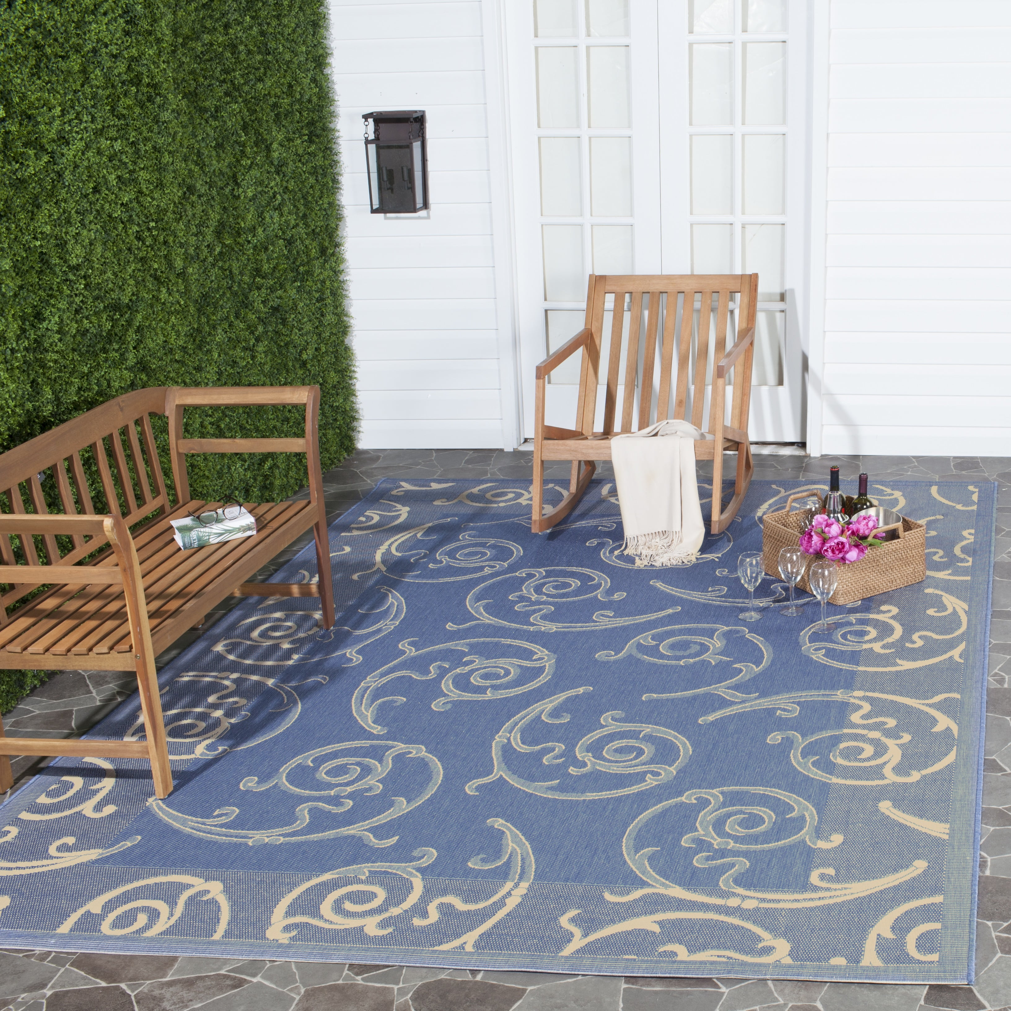 SAFAVIEH Courtyard Daniel Floral Indoor/Outdoor Area Rug, 7'10" x 7'10" Square, Blue/Natural
