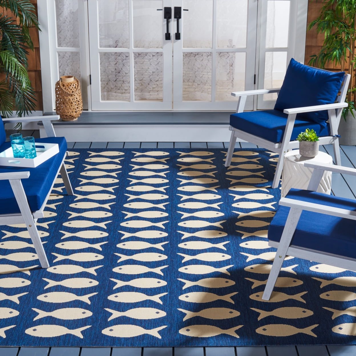 SAFAVIEH Courtyard Tranter Fishes Indoor/Outdoor Area Rug, Navy/Beige, 5'3" x 7'7"