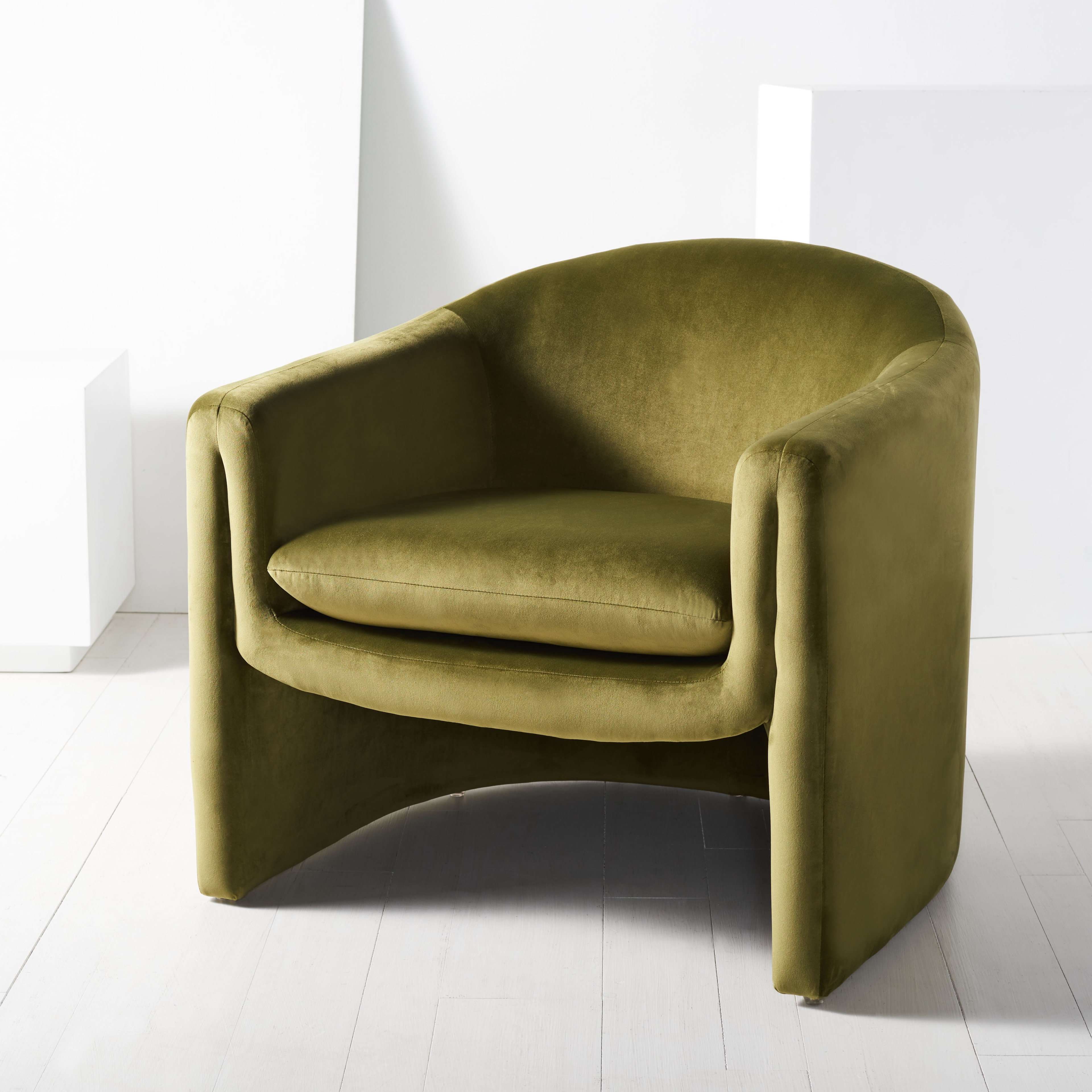 SAFAVIEH Couture Laylette Collection Modern Wood Fabric Foam Metal Solid Print Accent Chair, Olive Green