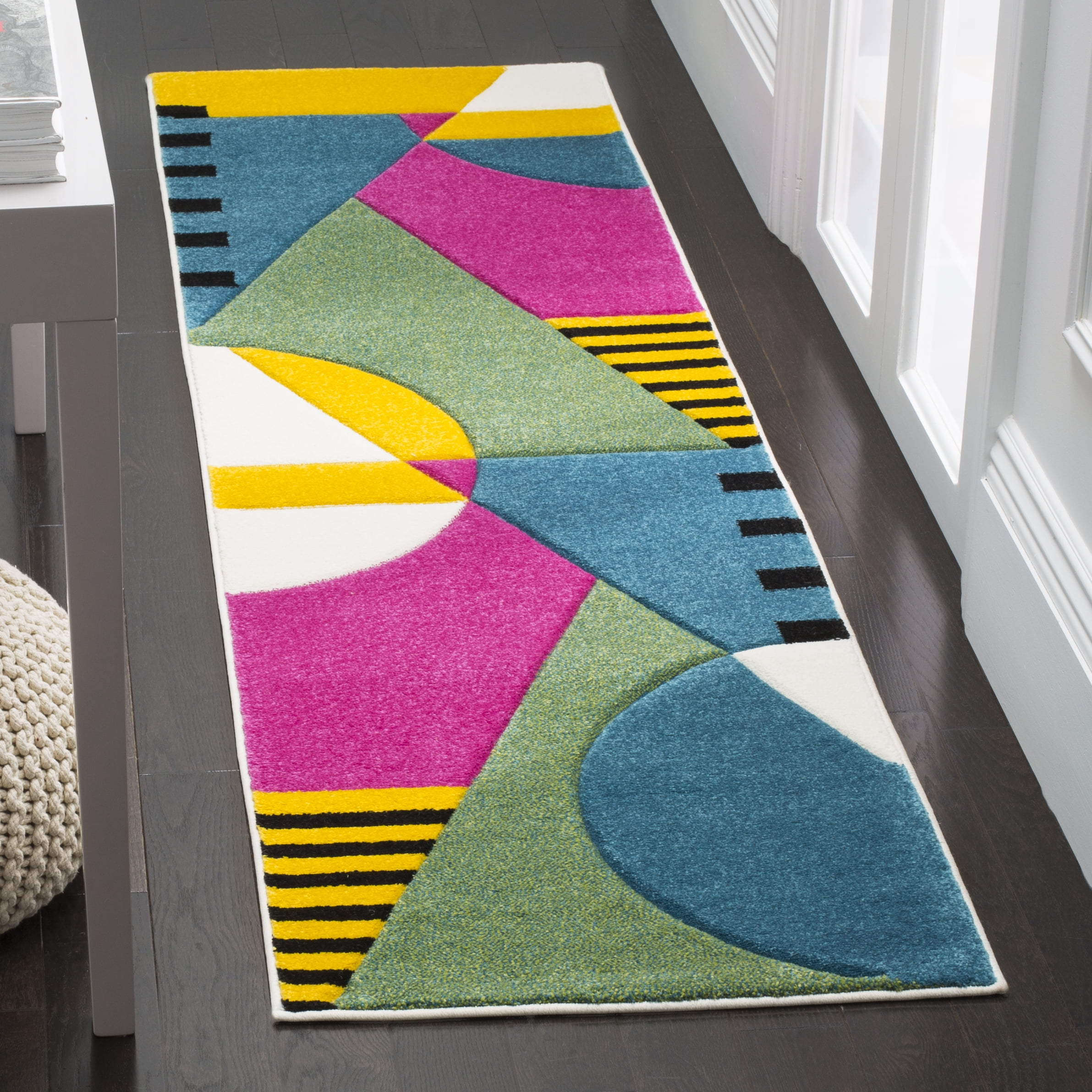 Hollywood HLW706 Power Loomed Runner Rug - Peacock Blue/Fuchsia - 2'3"x6' - Safavieh.