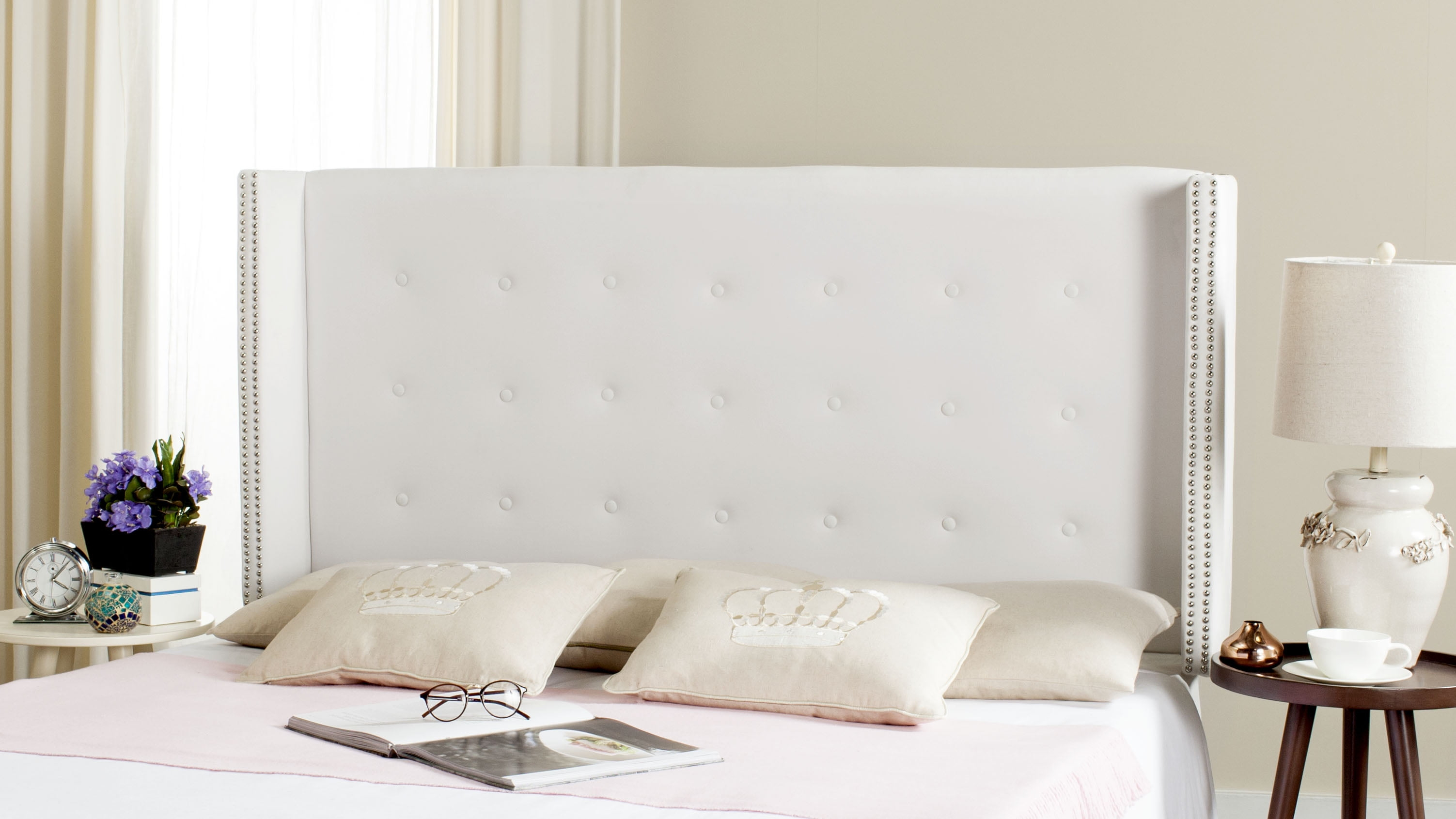SAFAVIEH Keegan Winged Tufted Wood Headboard with Nail Heads, Queen, White