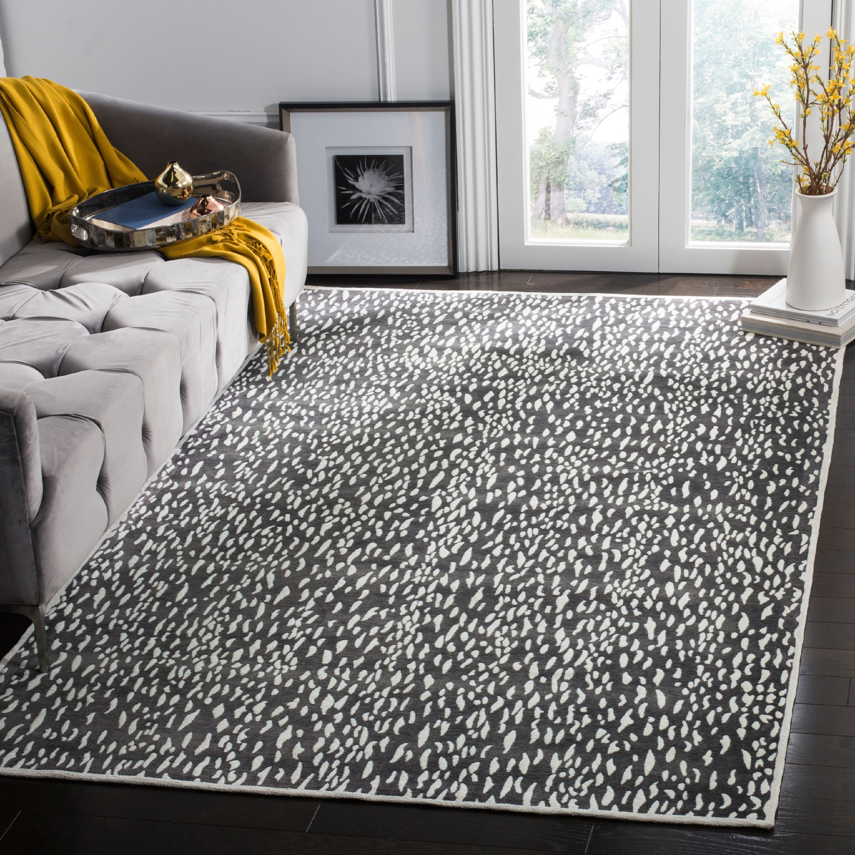 Marbella MRB657 Hand Loomed Accent Rug - Dark Grey/Ivory - 2'3"x4' - Safavieh.