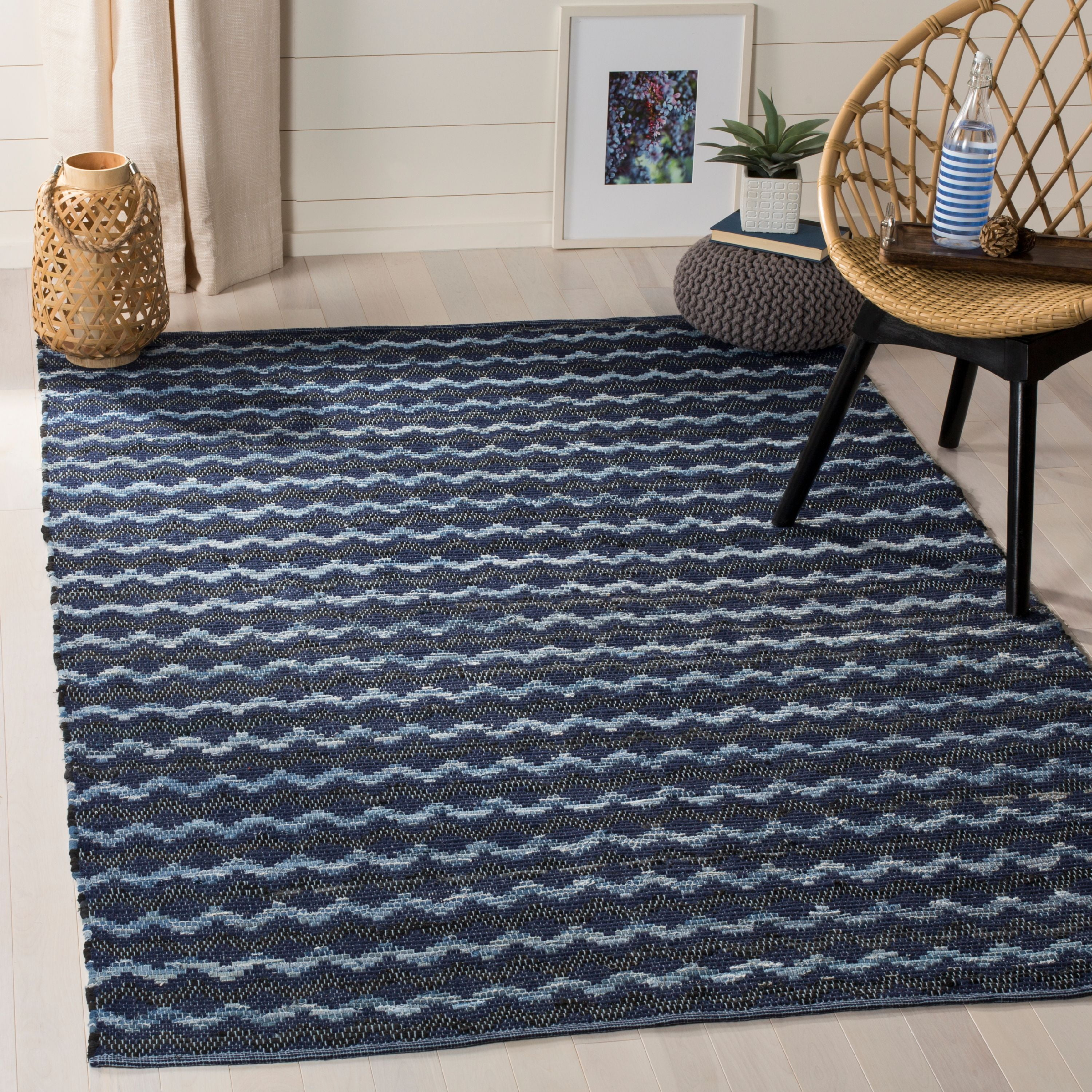 Montauk MTK120 Hand Woven Indoor Accent Rug - Navy Blue/Black - 3'x5' - Safavieh