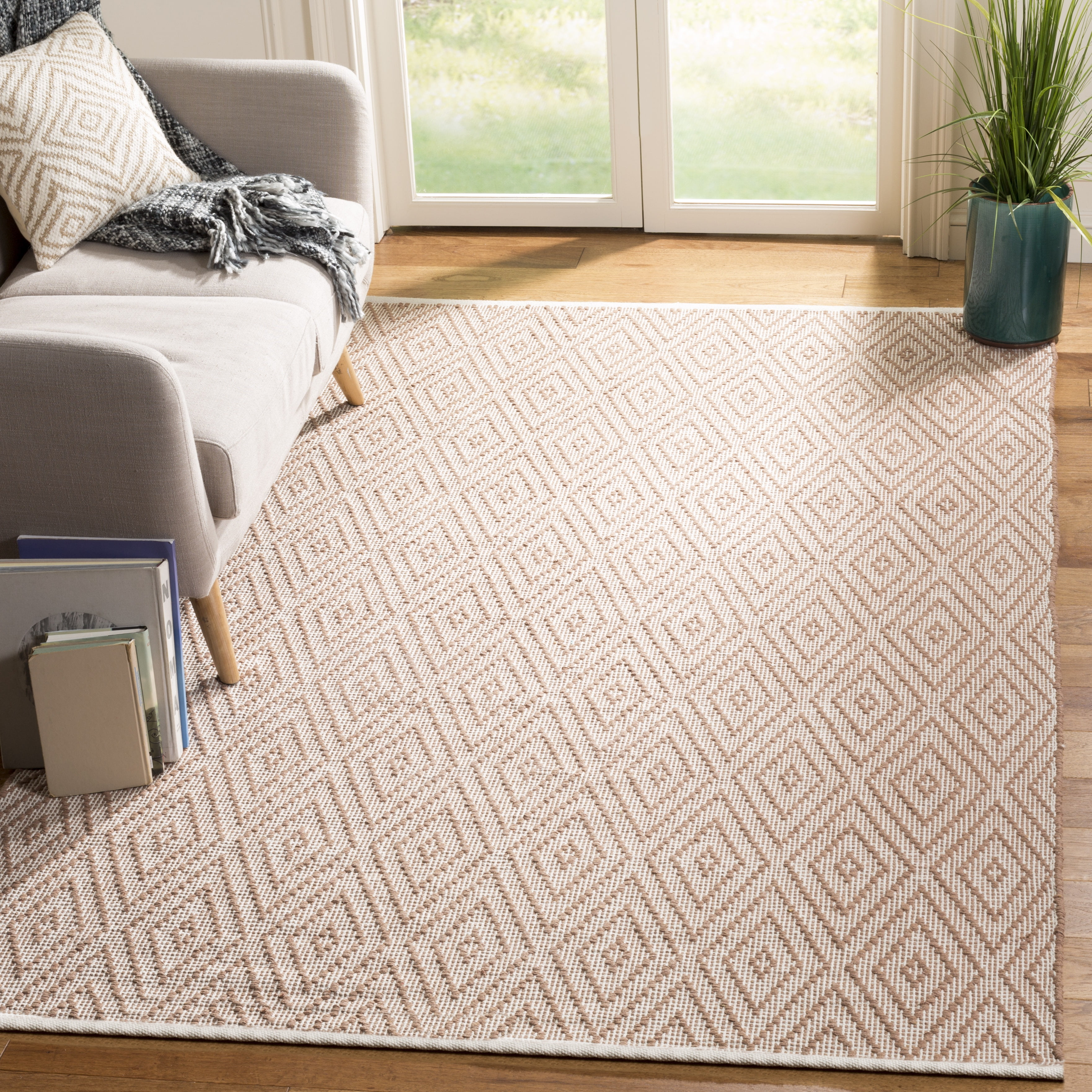 Montauk MTK811 Hand Woven Accent Rug - Beige/Ivory - 2'6"x4' - Safavieh.