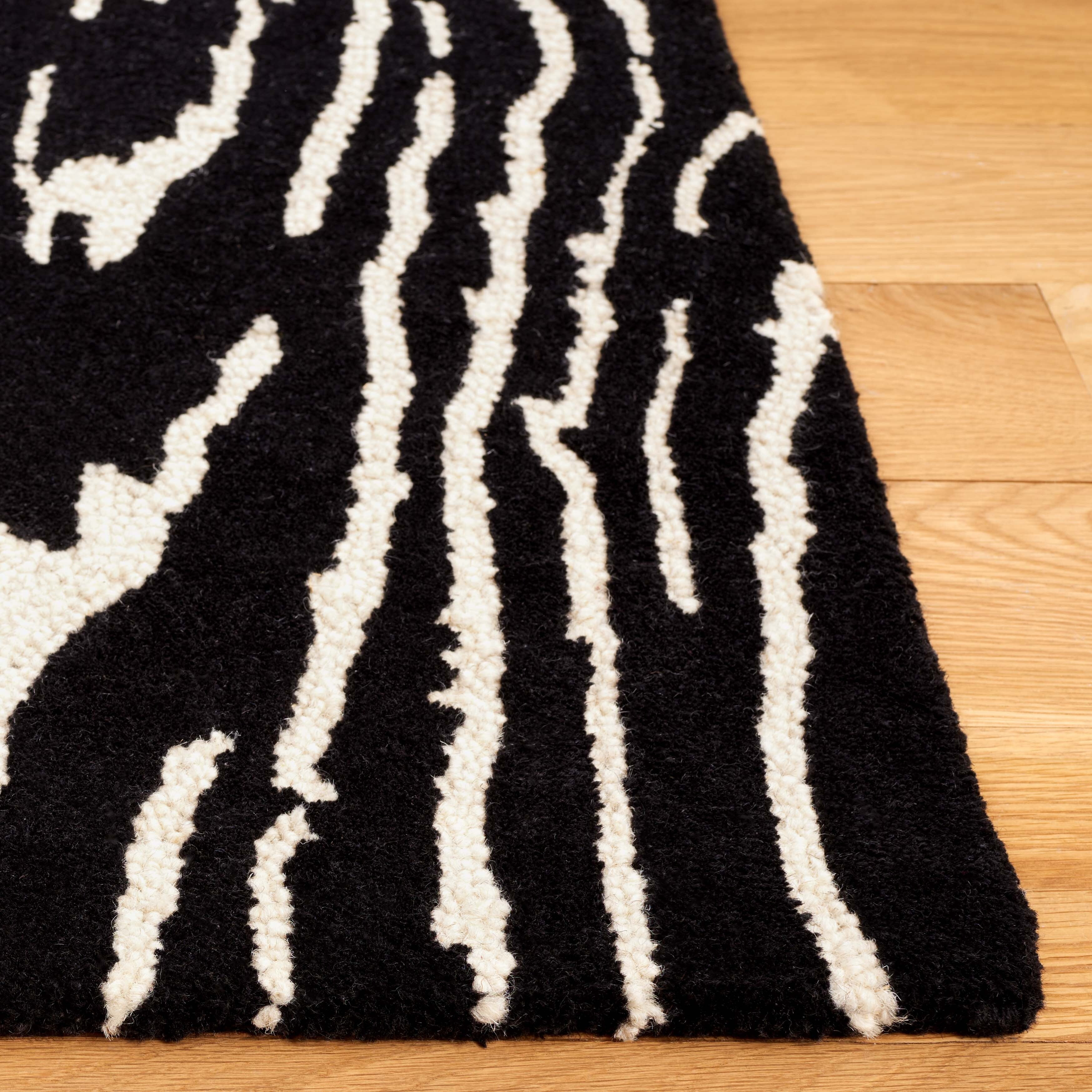 Safavieh  Hand-Tufted Ebony Berajeta Modern & Contemporary Wool Rug 3' x 5' - Black/Ivory
