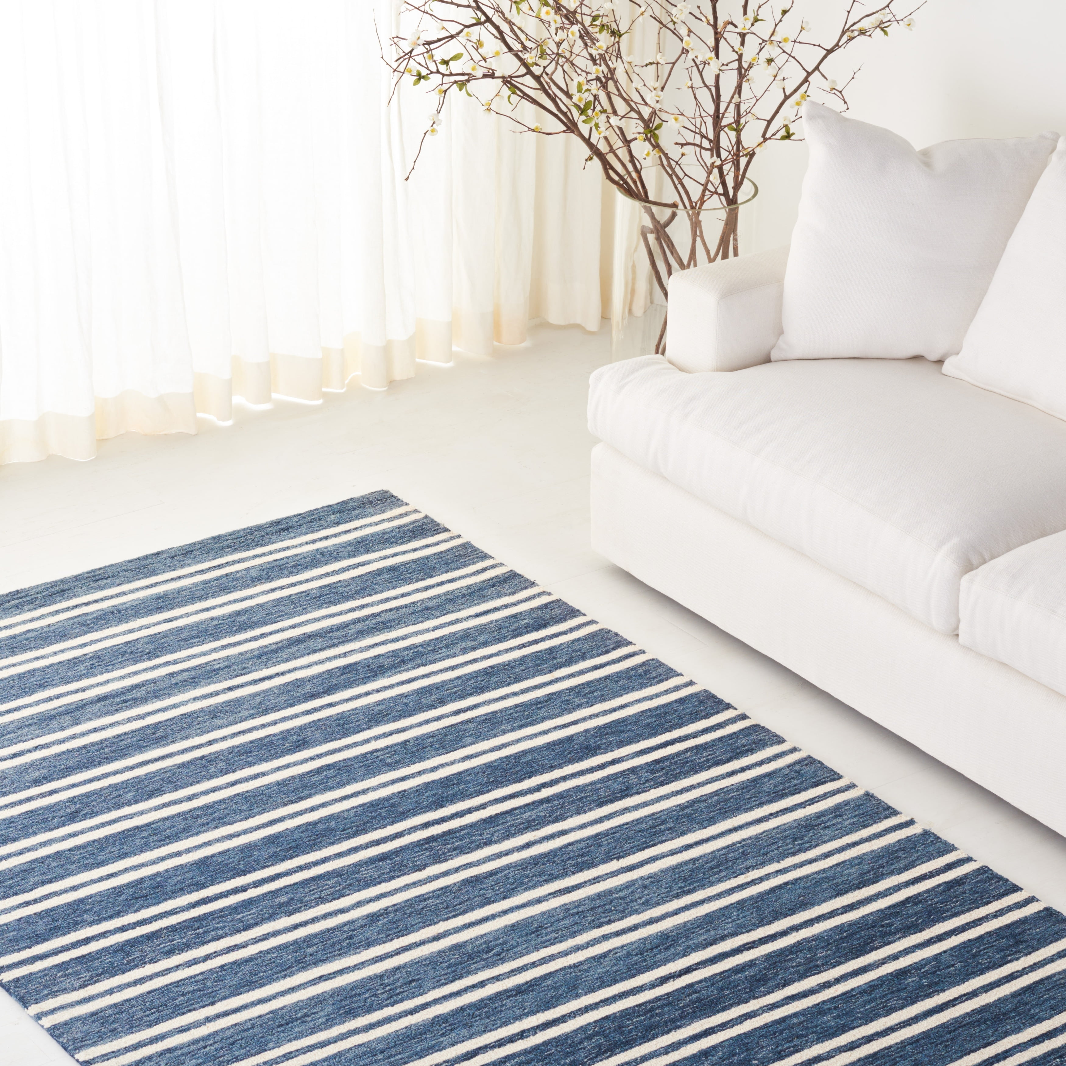 Safavieh  Handmade Lauren Ralph Lauren Sesselia Wool Rug 3' x 5' - Blue/Ivory