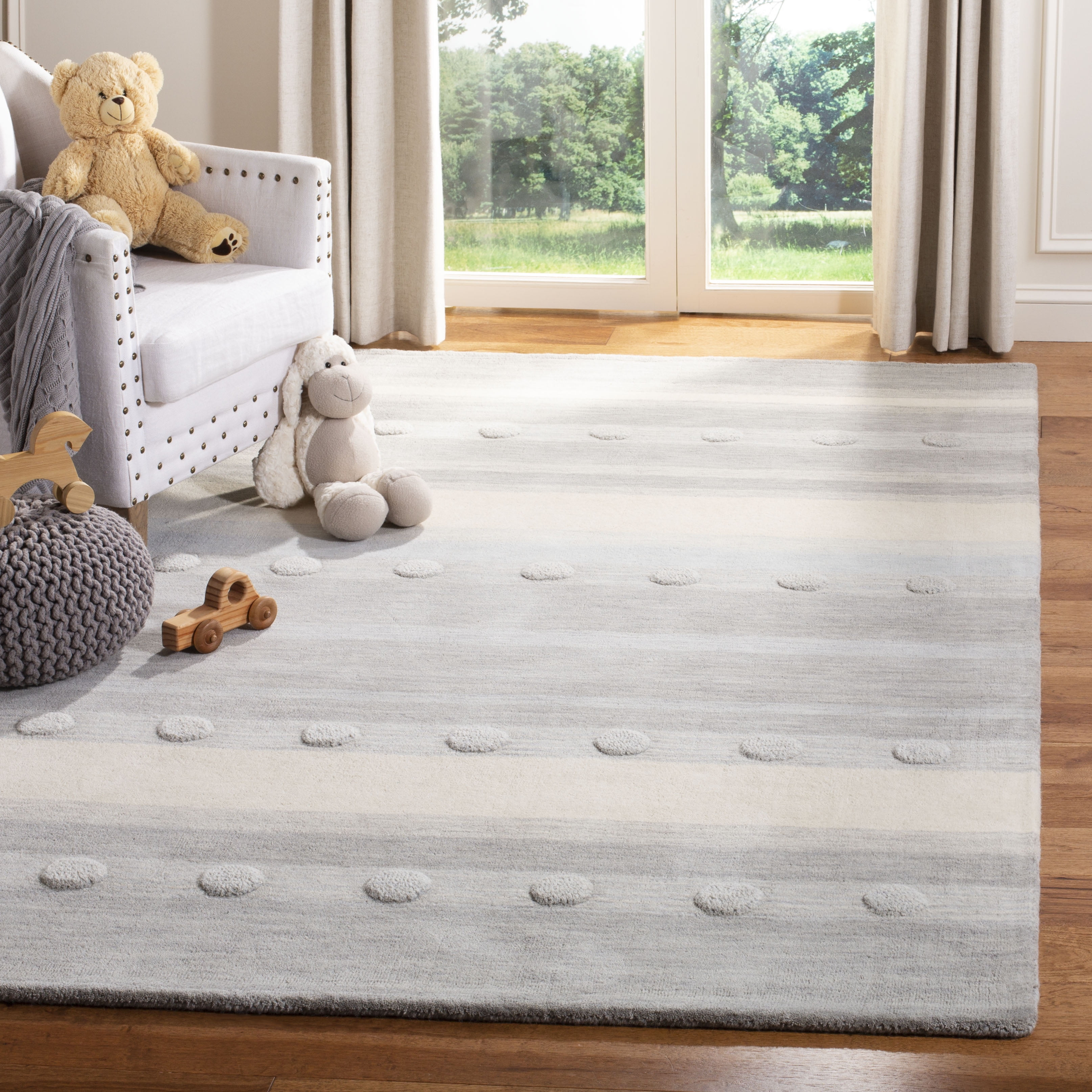 Safavieh Kids 8' x 10' Hand Loomed Wool Rug in Gray and Ivory