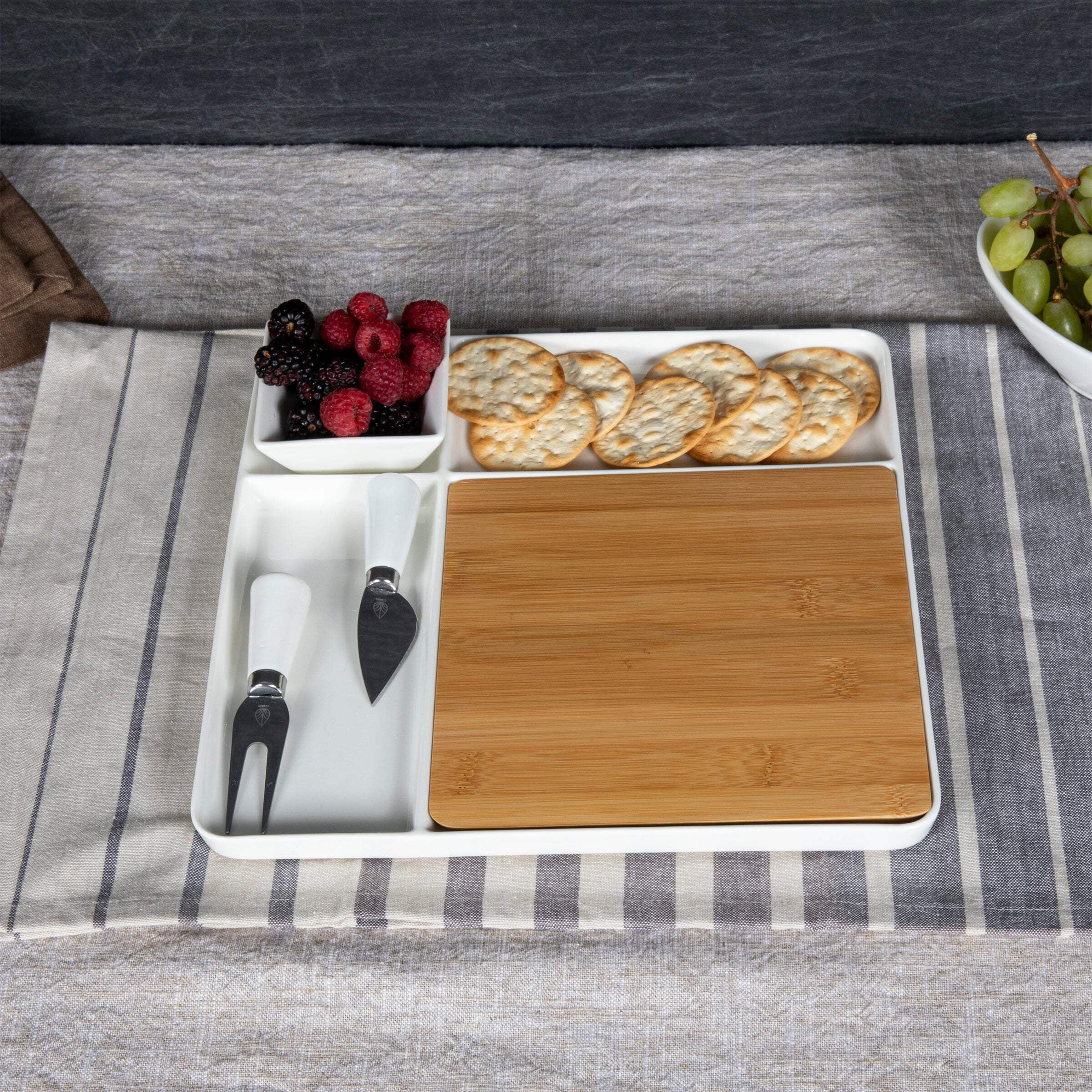 TOSCANA Peninsula Cutting Board & Serving Tray