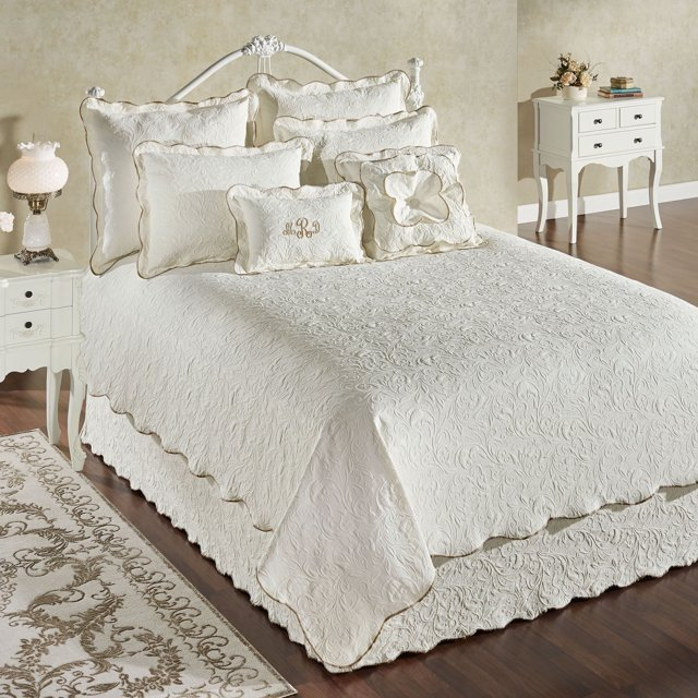 Vienna Oversized Light Cream Woven Matelasse Scroll Bedding Full Coverlet Set