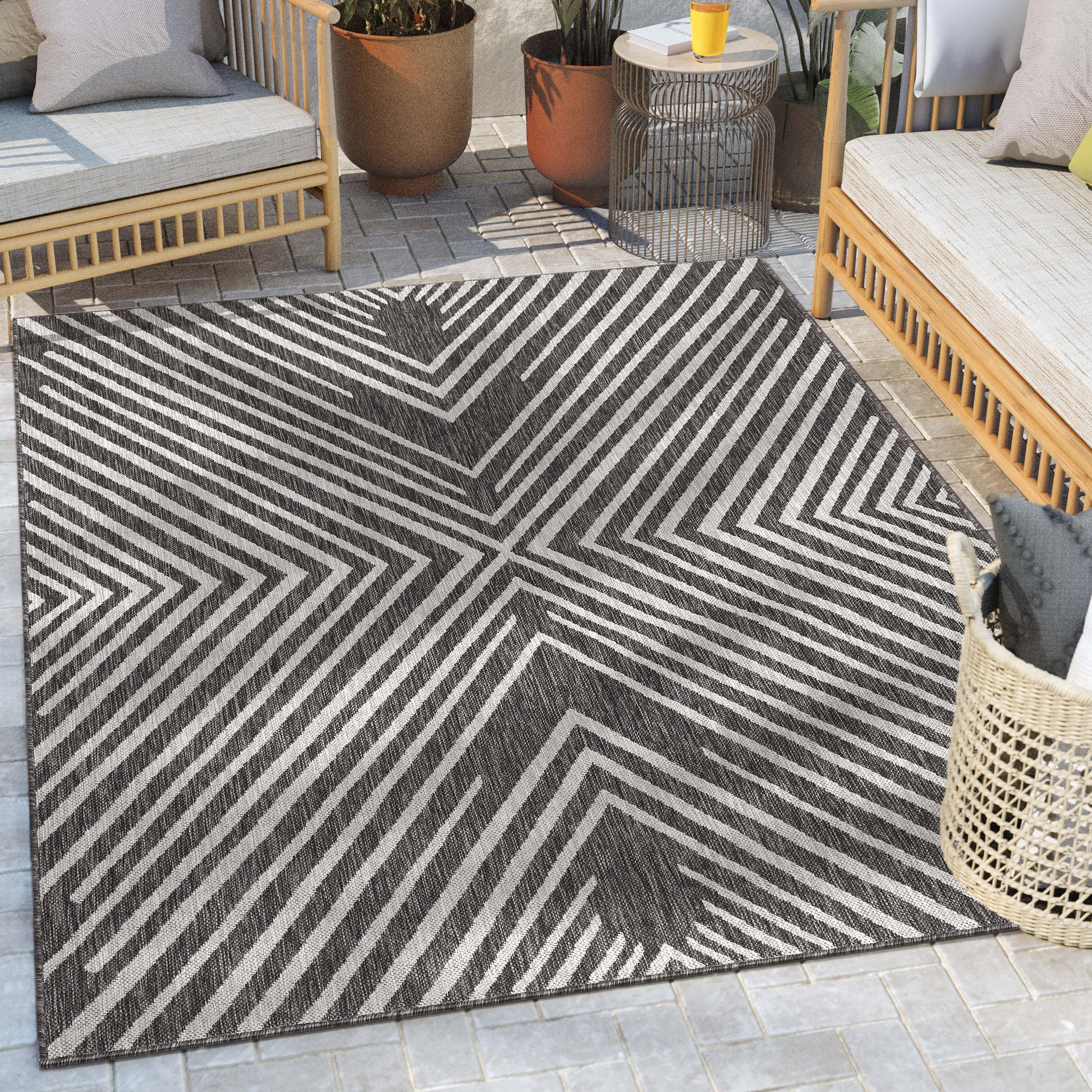 Well Woven Kesia Modern Stripes Indoor/Outdoor Gray Flat-Weave Rug