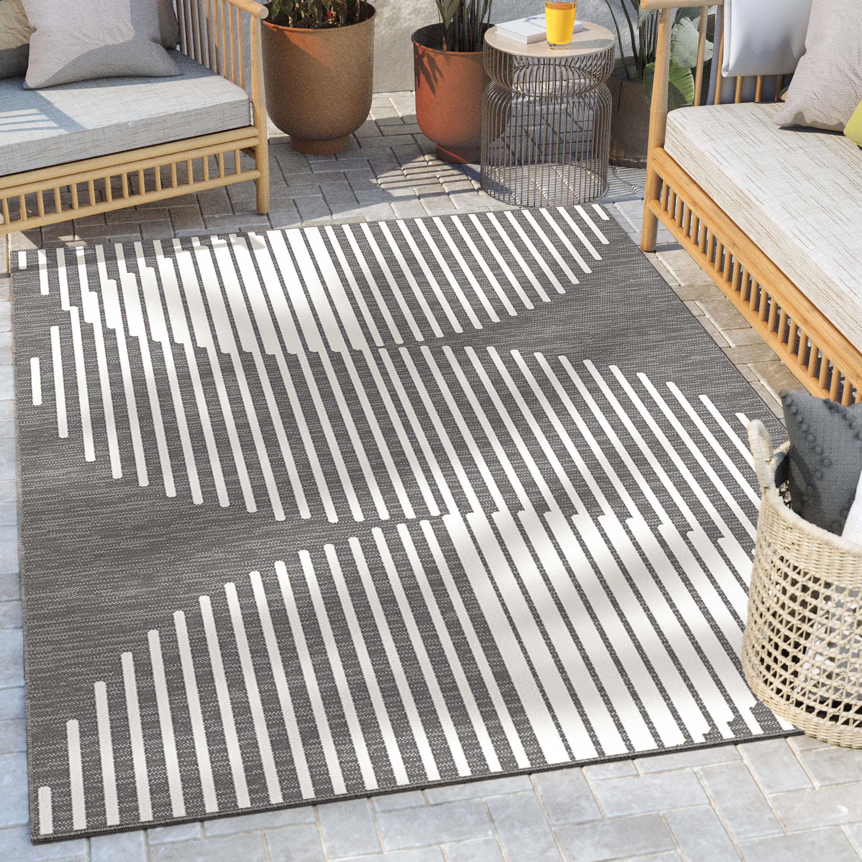 Well Woven Medusa Alder Modern Geometric Ivory Grey 5'3" x 7'3" Indoor Outdoor Area Rug
