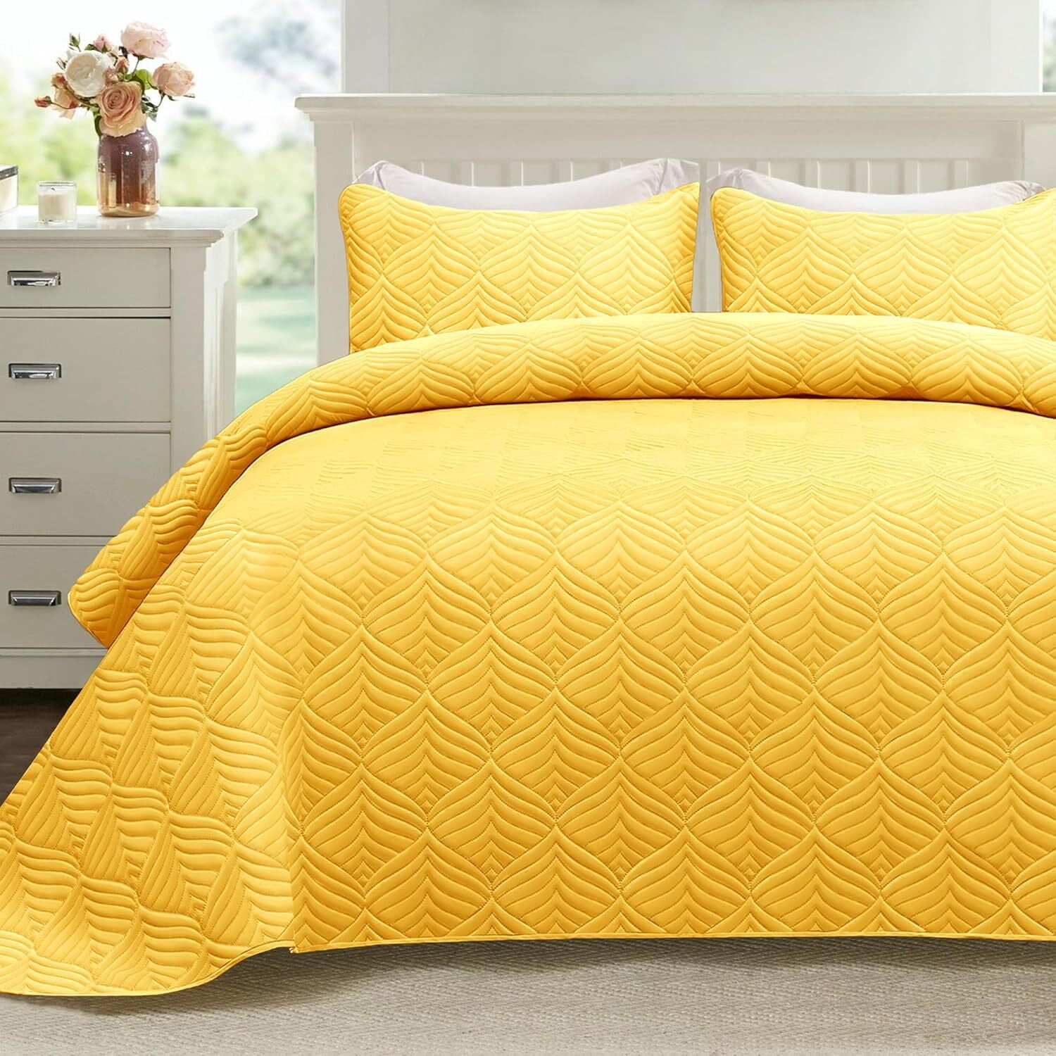 Whale Flotilla Microfiber Queen Size (96x90 inches) Quilt Set Lightweight Ultrasonic Quilted Bedspreads Coverlets Set with Classic Pattern, Yellow, 3 Piece (1 Quilt, 2 Pillow Shams)