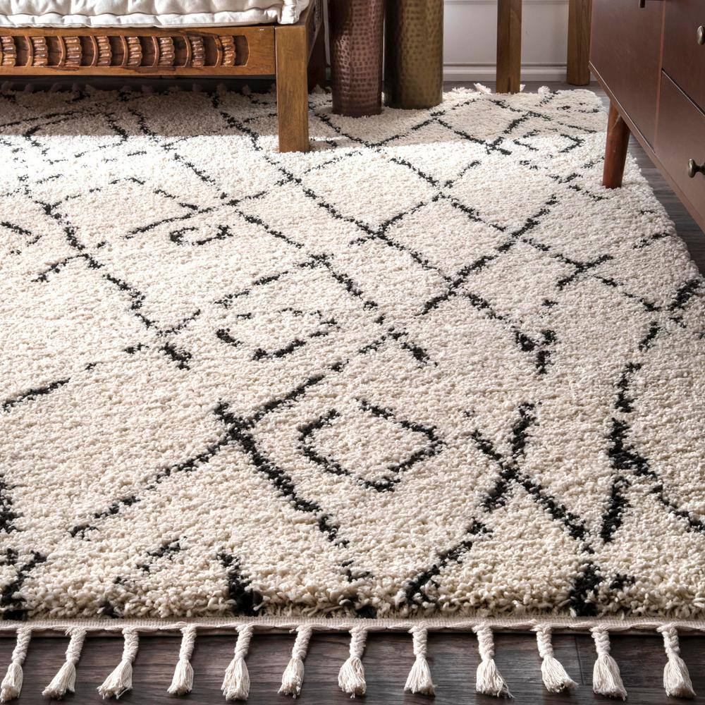 Nieves Moroccan Diamond Tassel Off-White 8 ft. x 10 ft. Area Rug
