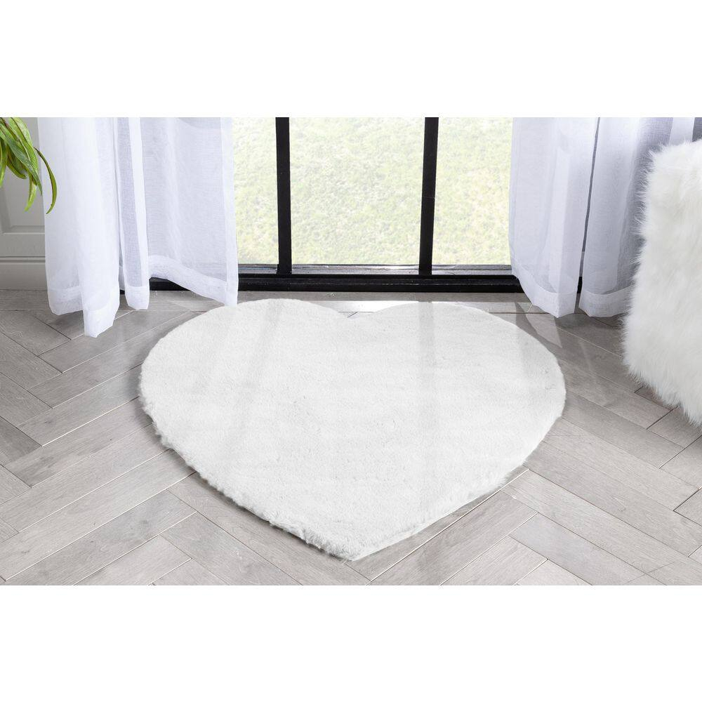 Well Woven Opal Crest Textured Solid White Modern Faux Fur 5'2" Heart Area Rug