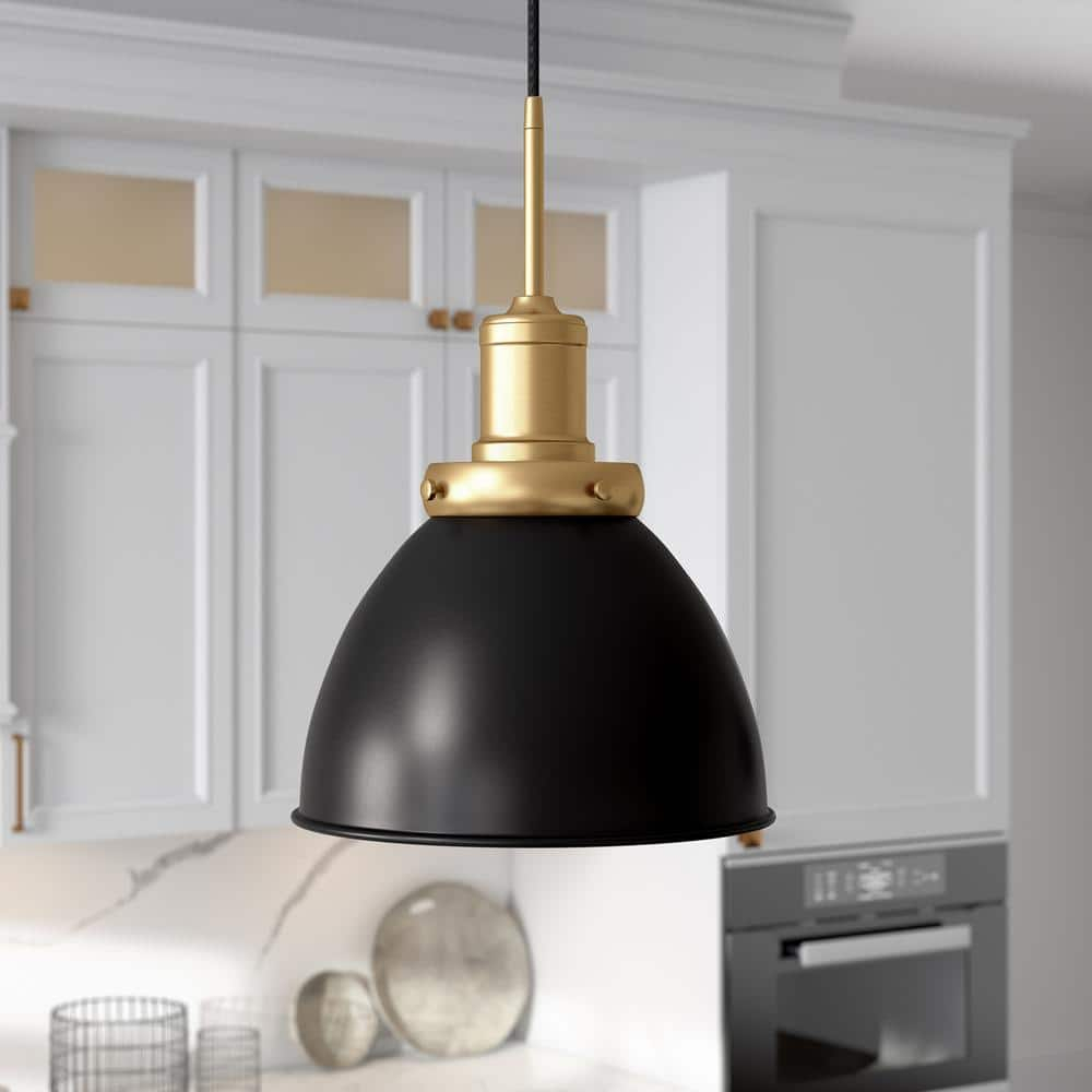 Evelyn&Zoe 12" Black/Brass Metal Pendant