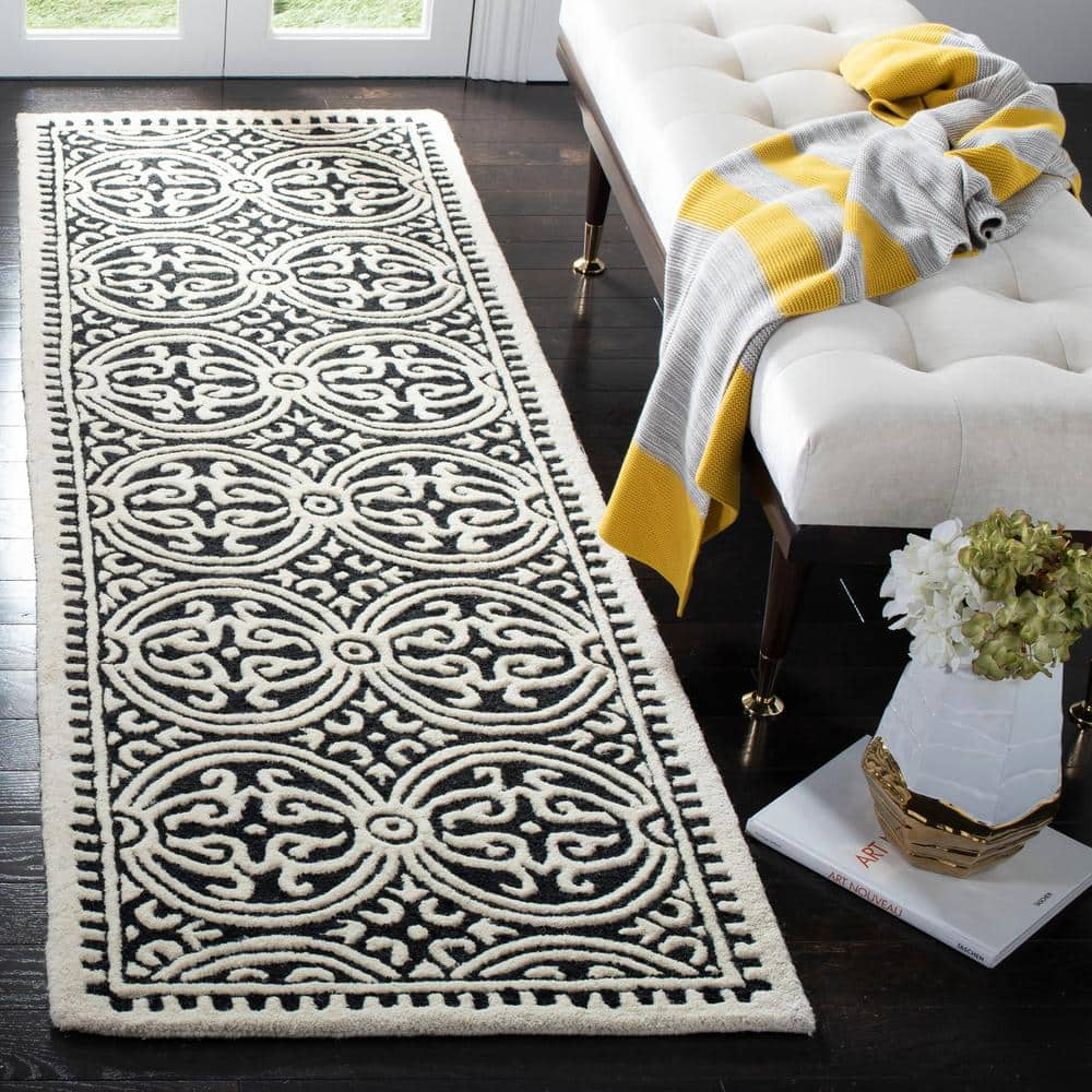 SAFAVIEH Cambridge Leslie Geometric Wool Runner Rug, Black/Ivory, 2'6" x 6'