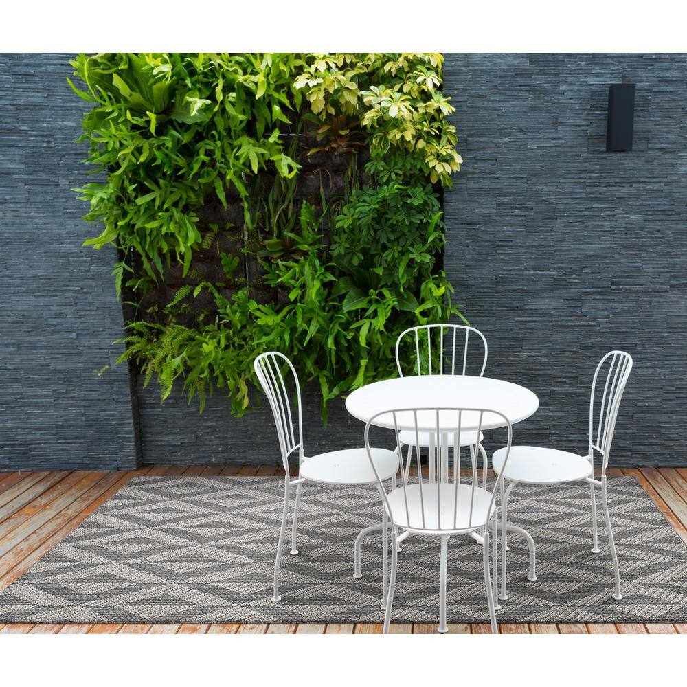 Modern Terrace 94"x121" Gray Synthetic Easy-Care Area Rug