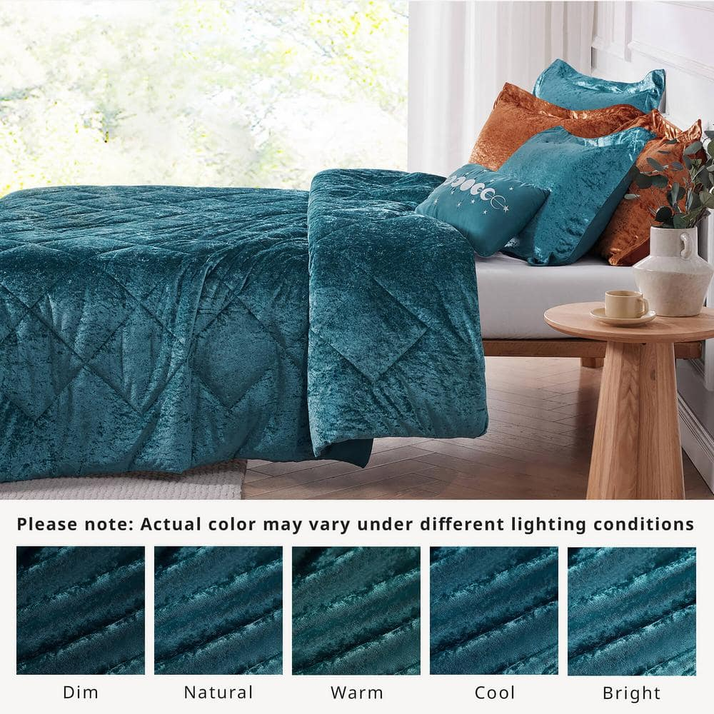Intelligent Design King/Cal King Size Comforter Sets, 4-Piece Velvet Bedding Set for All Seasons, Teal Comforter Bed Set with Decor Pillow