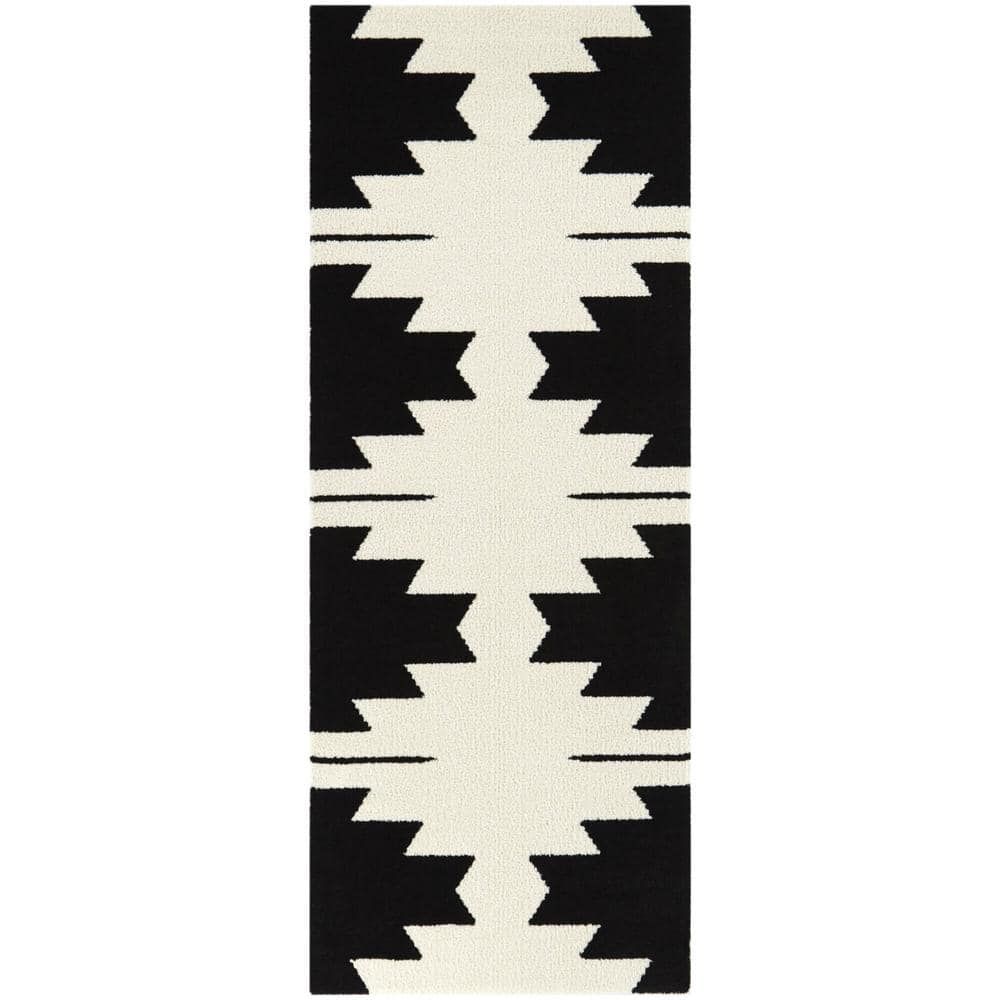 Nicholas Black 3 ft. x 7 ft. Medallion Runner Rug