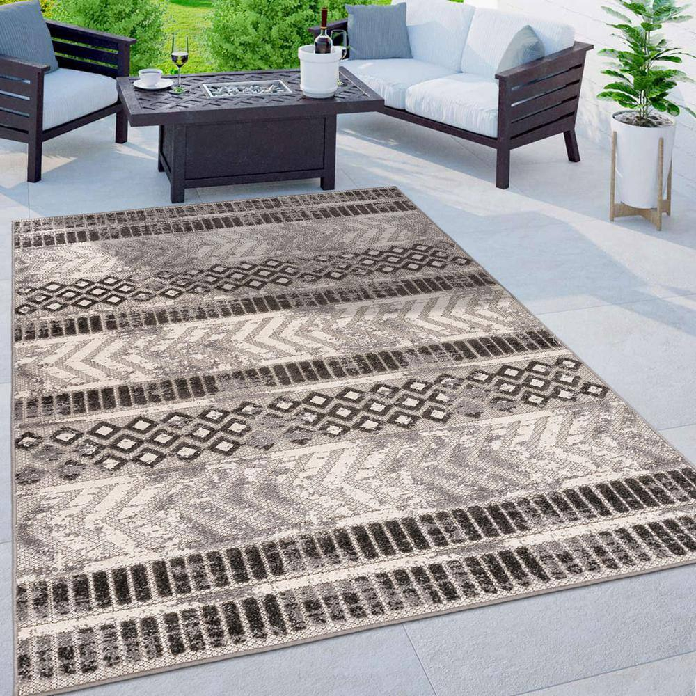 Gray 7 ft. 10 in. x 10 ft. Distressed Geometric Indoor/Outdoor Area Rug