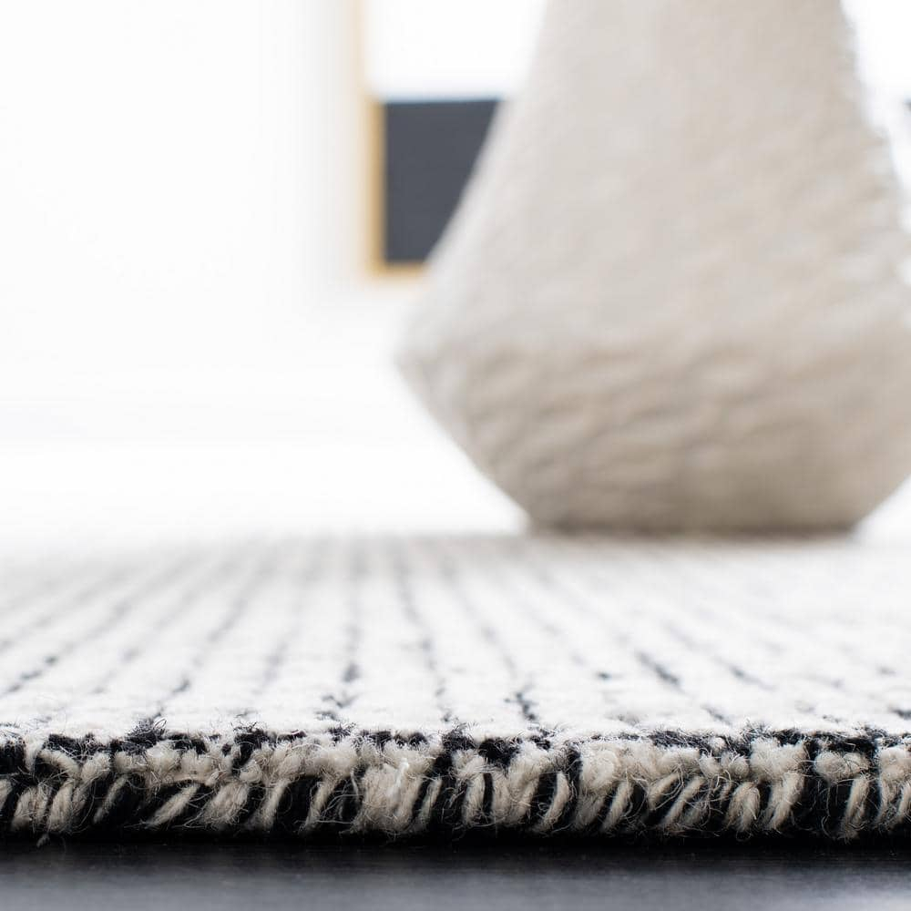 SAFAVIEH Abstract Dalia Geometric Area Rug, Ivory/Black, 4' x 4' Round