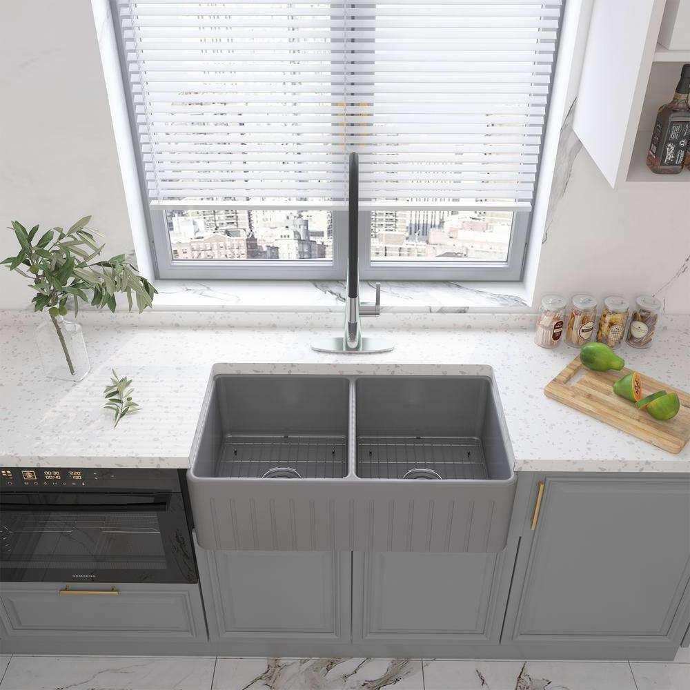 33-Inch Striped Farmhouse Reversible Apron Front Fireclay Double Bowl Kitchen Sink with Grid and Drainer，Matte Grey