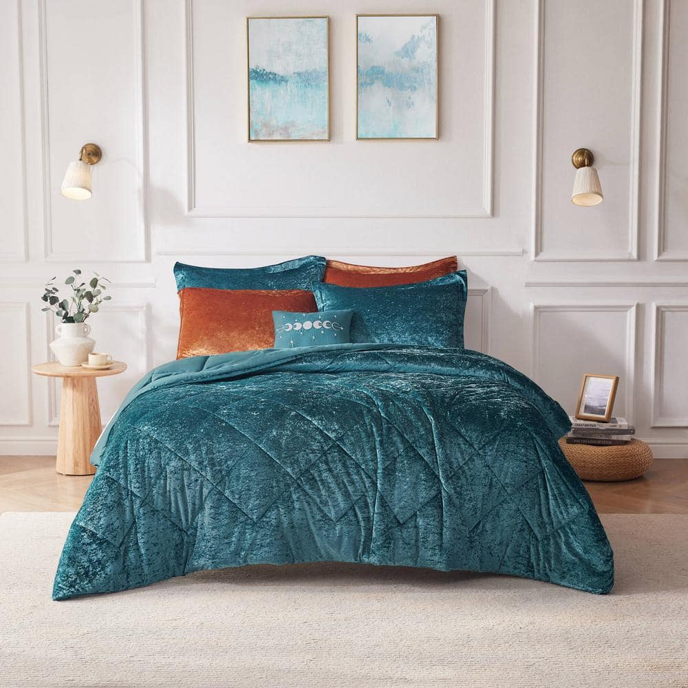 Intelligent Design King/Cal King Size Comforter Sets, 4-Piece Velvet Bedding Set for All Seasons, Teal Comforter Bed Set with Decor Pillow
