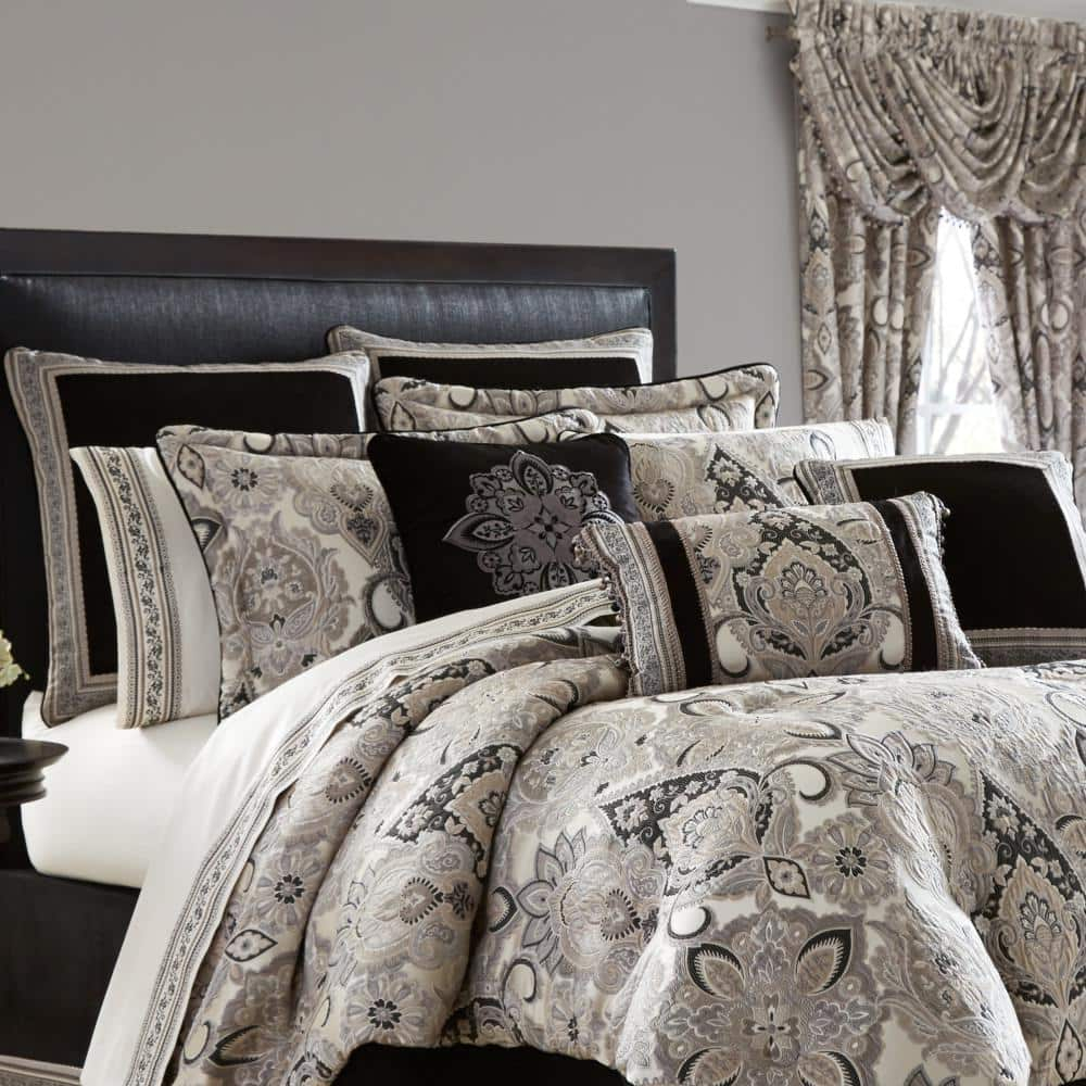 J. Queen New York Guiliana King Comforter Set in Silver