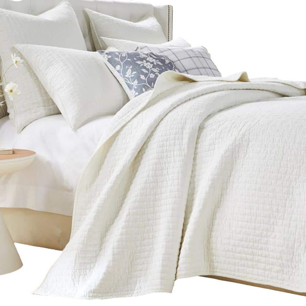 Benjara Xumi 3pc Cal King Quilt and Pillow Sham Set, Channel Style Antique White