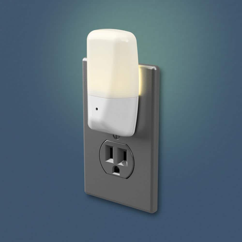 Westek 3853801 Automatic Electrical Outlet Aria Curved LED Night Light