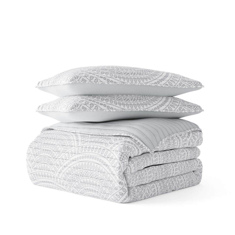 Noble Linens Light Gray 3 Piece Scallop Reversible Microfiber Quilt Set, Queen / Full
